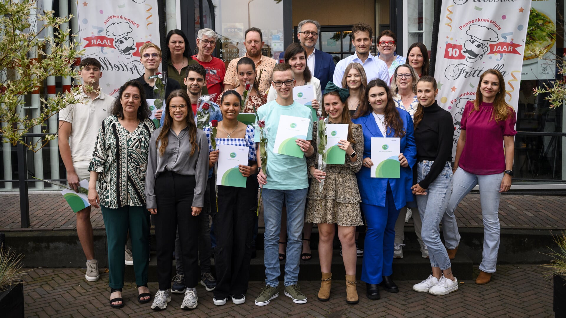 Tien leerlingen ontvangen MBO 1 diploma bij Frittella in Papendrecht ...