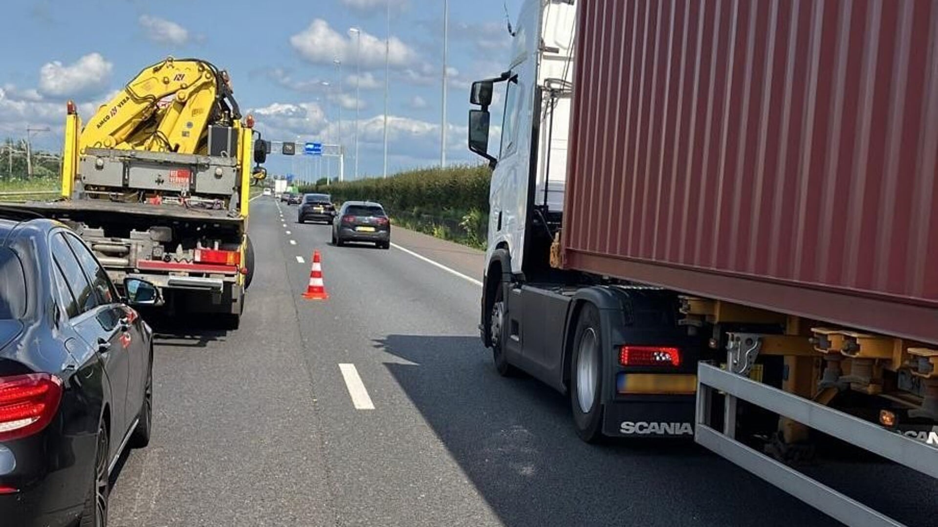 Meerdere Voertuigen Betrokken Bij Ongeluk Op A15 Bij Hardinxveld ...