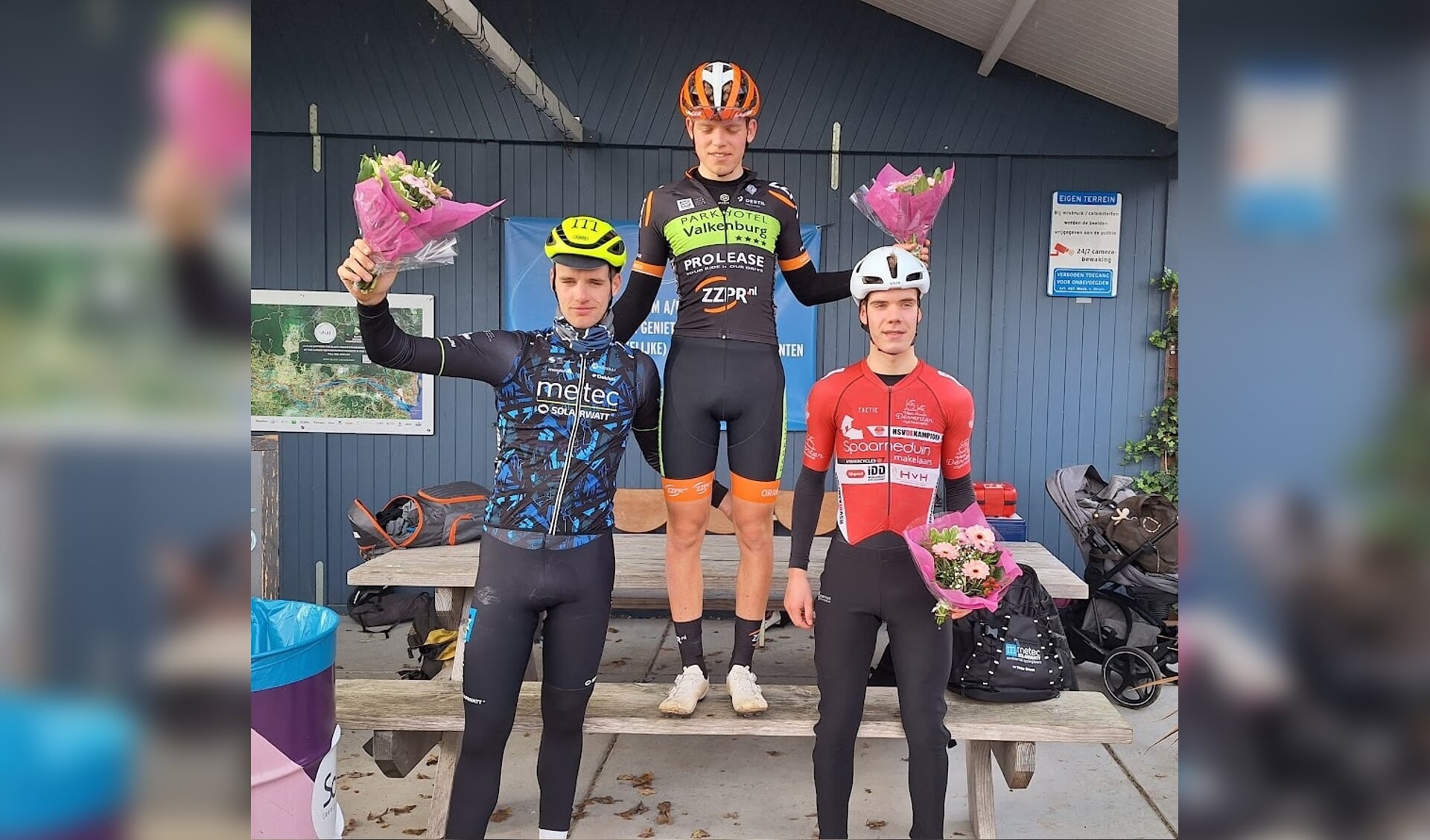 Spectaculaire Ouderkerker Cross gewonnen door Michiel Mouris en Jente Koops