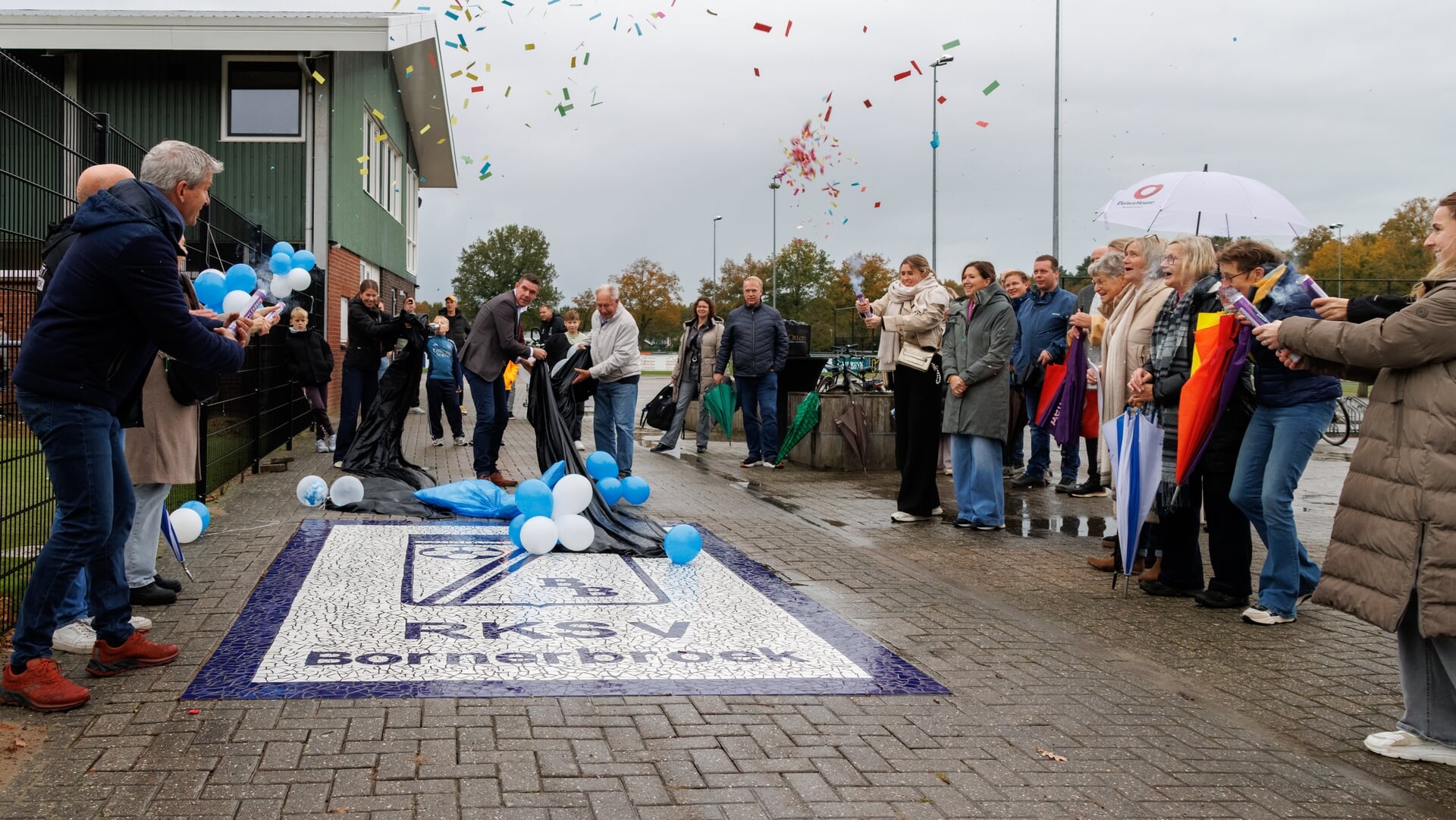 Feestelijke onthulling plaquette RKSV Bornerbroek