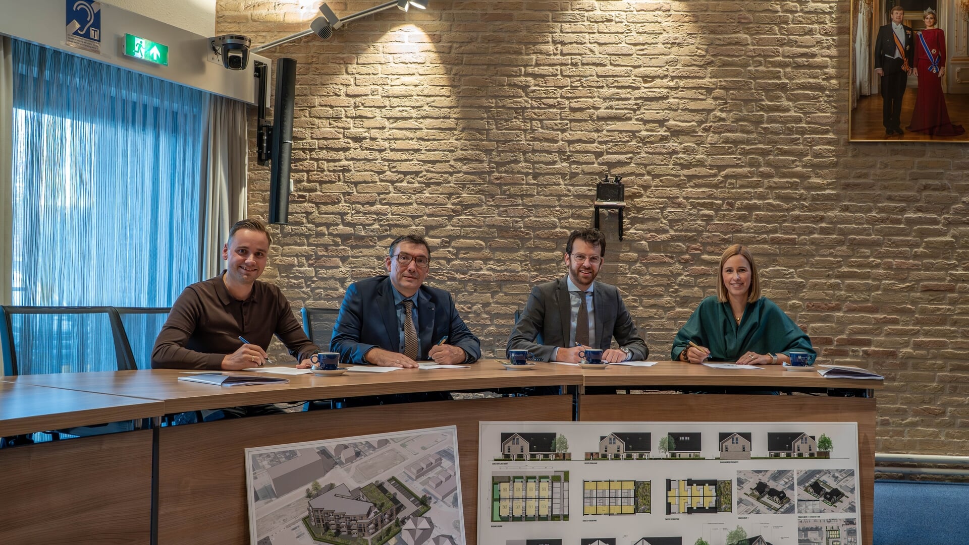Laatste twee kavels Oranjewijk bezegeld met koopovereenkomst tussen gemeente Urk en Van der Steeg On