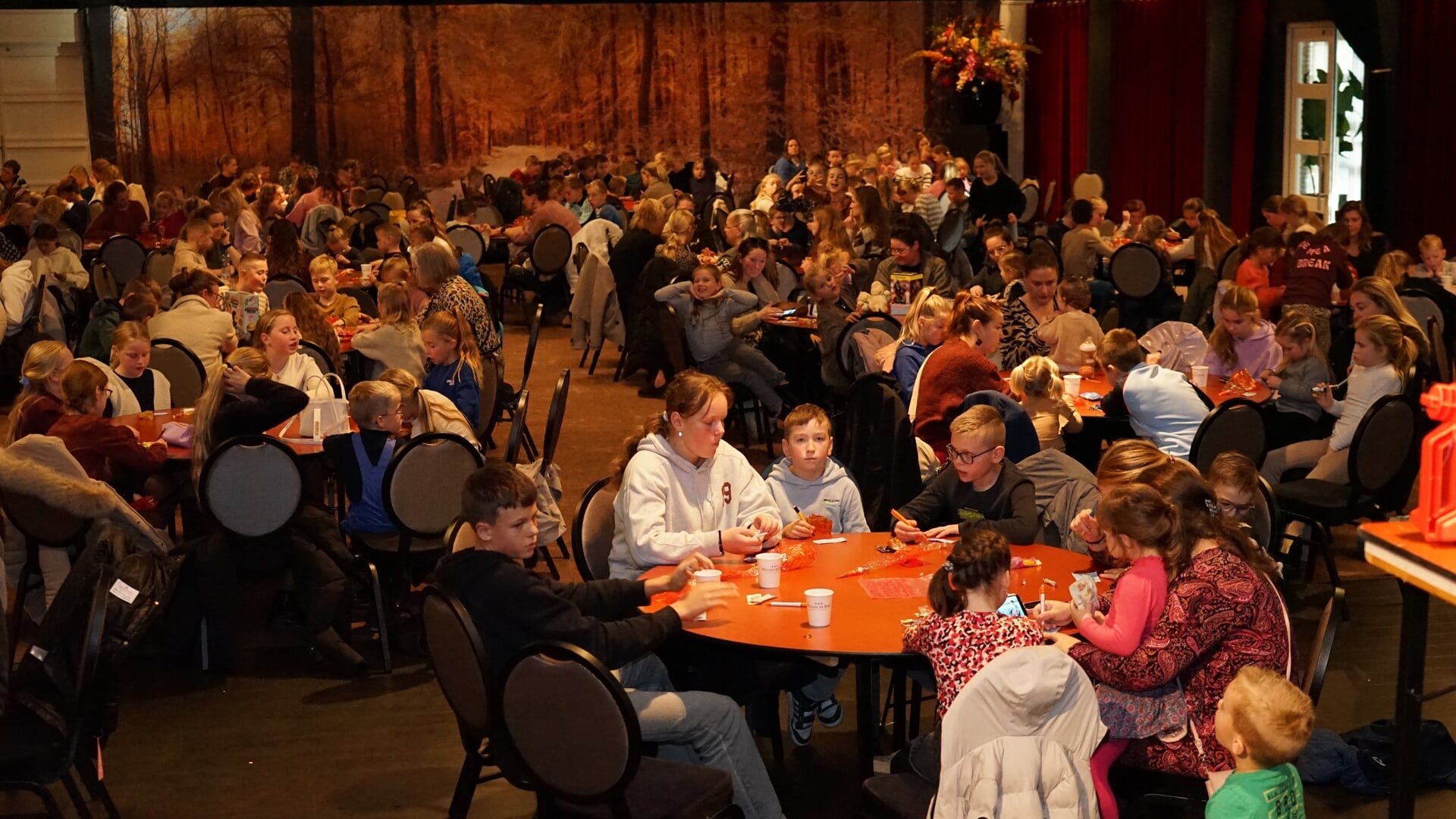 Goed gedrag wordt beloond: volle bak bij bingo van VVN Urk in De Koningshof