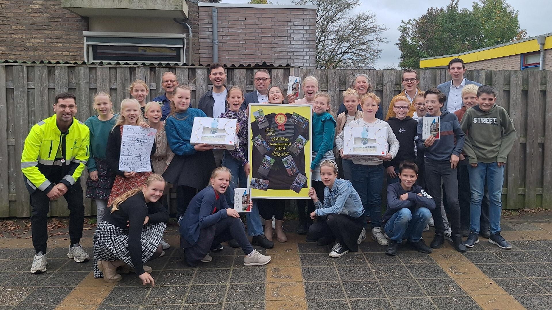 Vijf basisscholen uit VHL zamelen bijna 5.000 kilo textiel in, Eben-Haëzerschool uit Leerbroek de gr