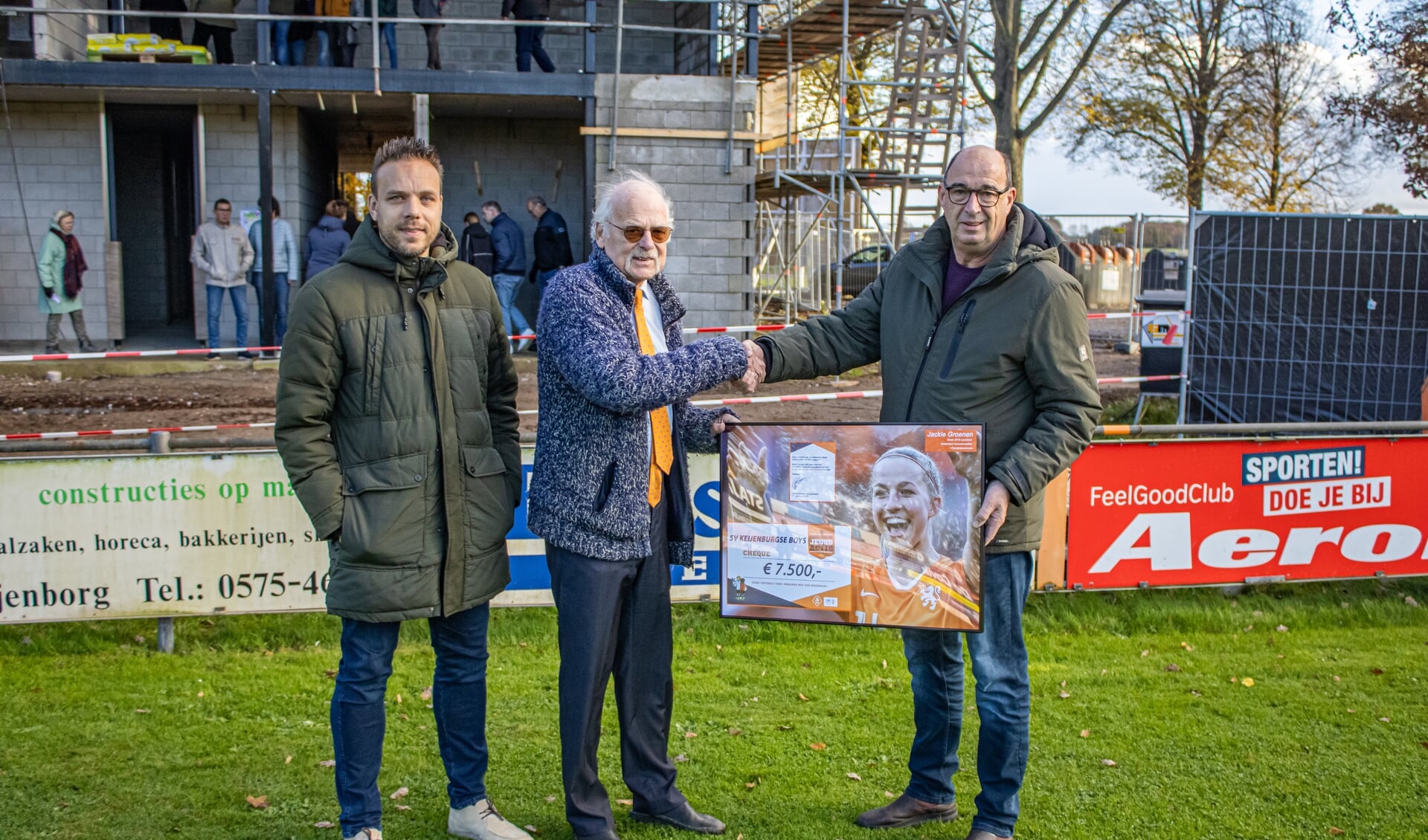 Keijenburgse Boys ontvangt cheque van Zwaluwen Jeugdfonds