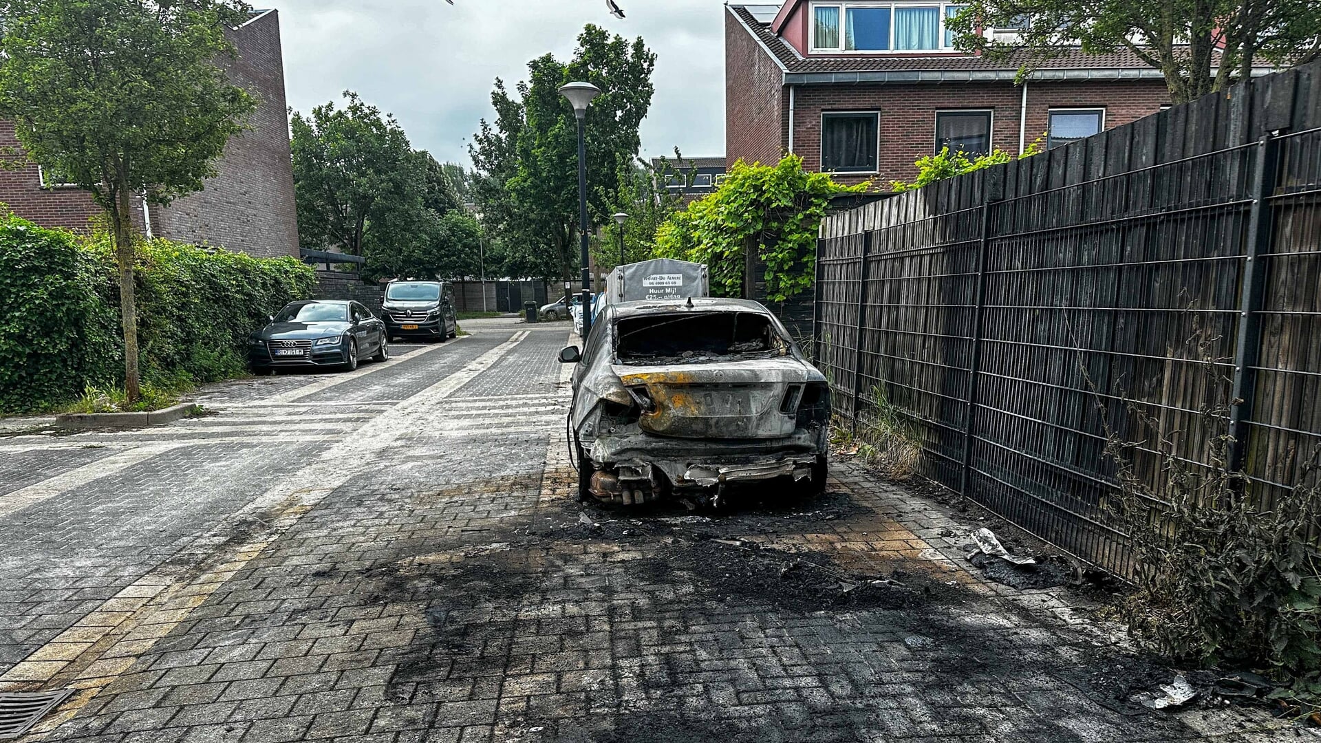 Auto’s in vlammen op in Oostvaardersbuurt