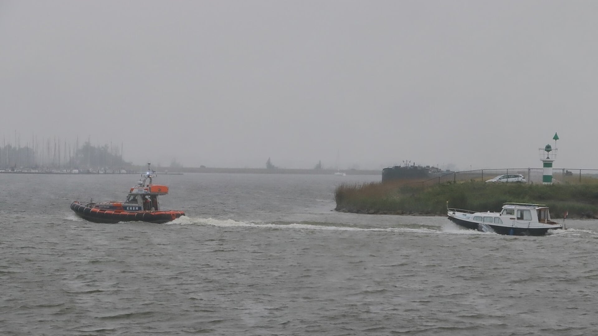 Vaartuig in problemen op Markermeer