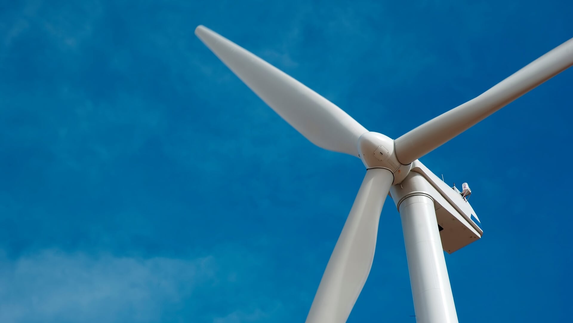 Drie keer meer duurzame energie nodig; gemeente kijkt naar windmolens