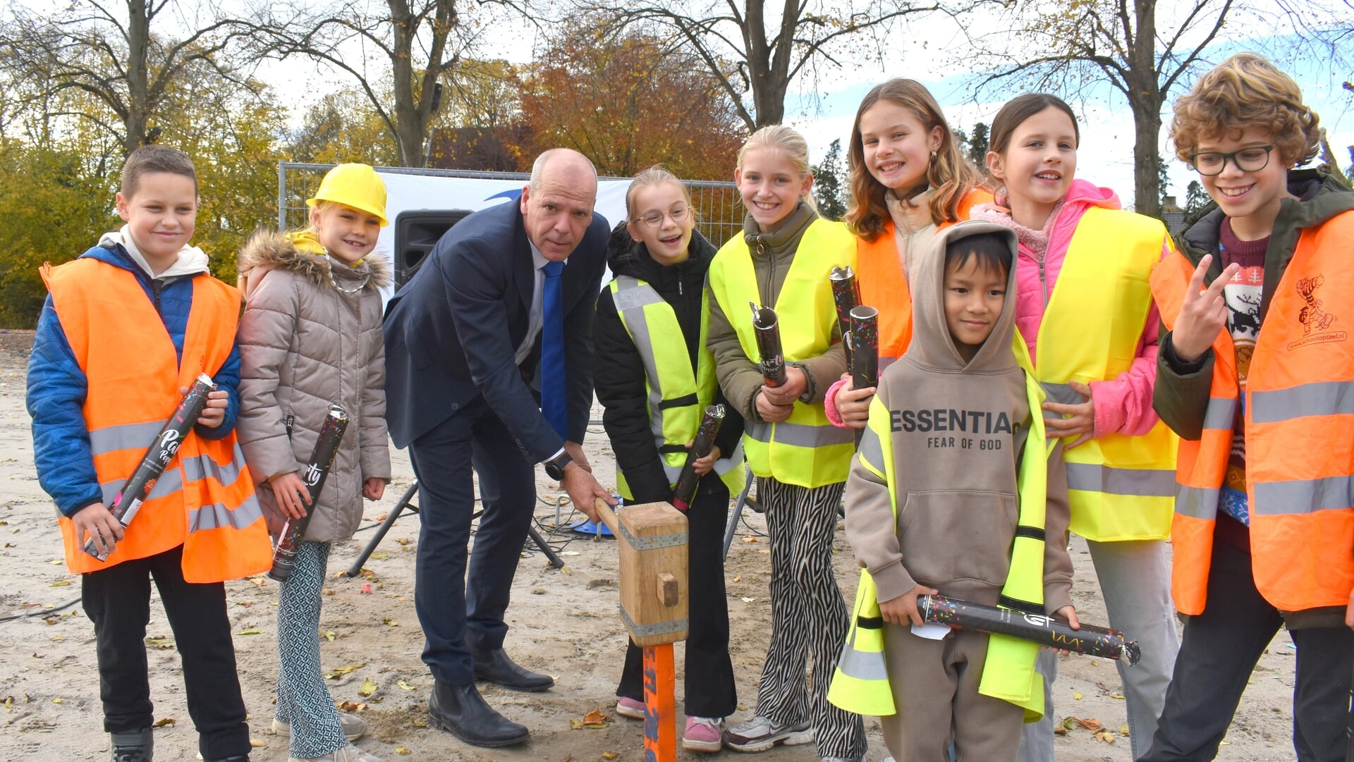 Eerste paal geslagen nieuw schoolgebouw Zwammerdam: ‘De bouw is wauw’