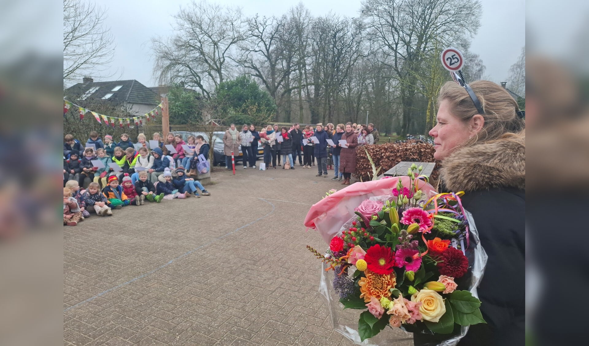 De Garve verrast jubilerende ‘superjuf’ Beate Aaldering