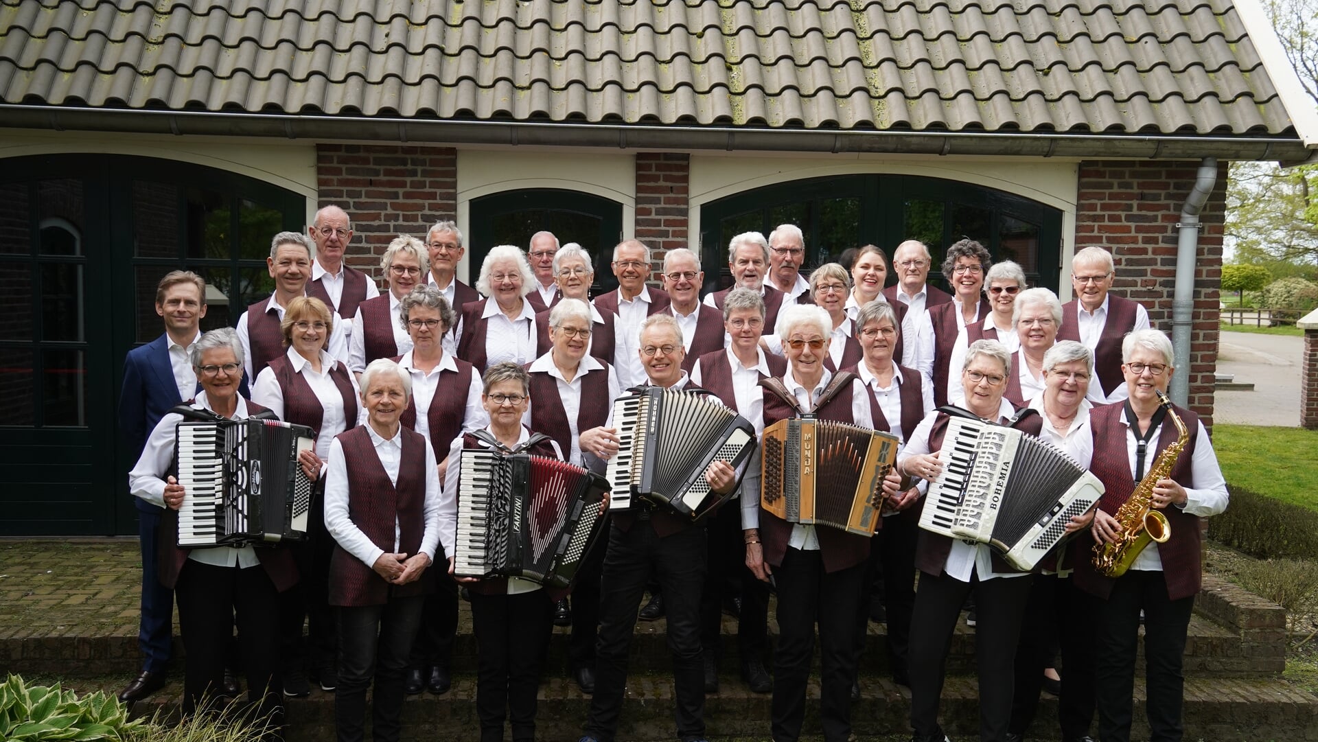 Varsseveldse Akkordeon Vereniging treedt op bij Radstake