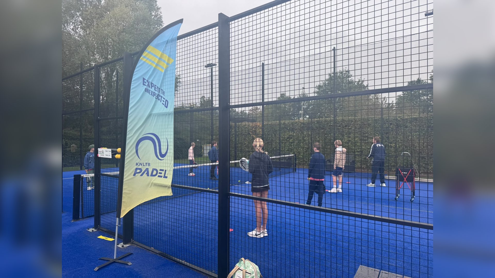 35 jeugdspelers beleven sportieve Padel Experience bij DESTO