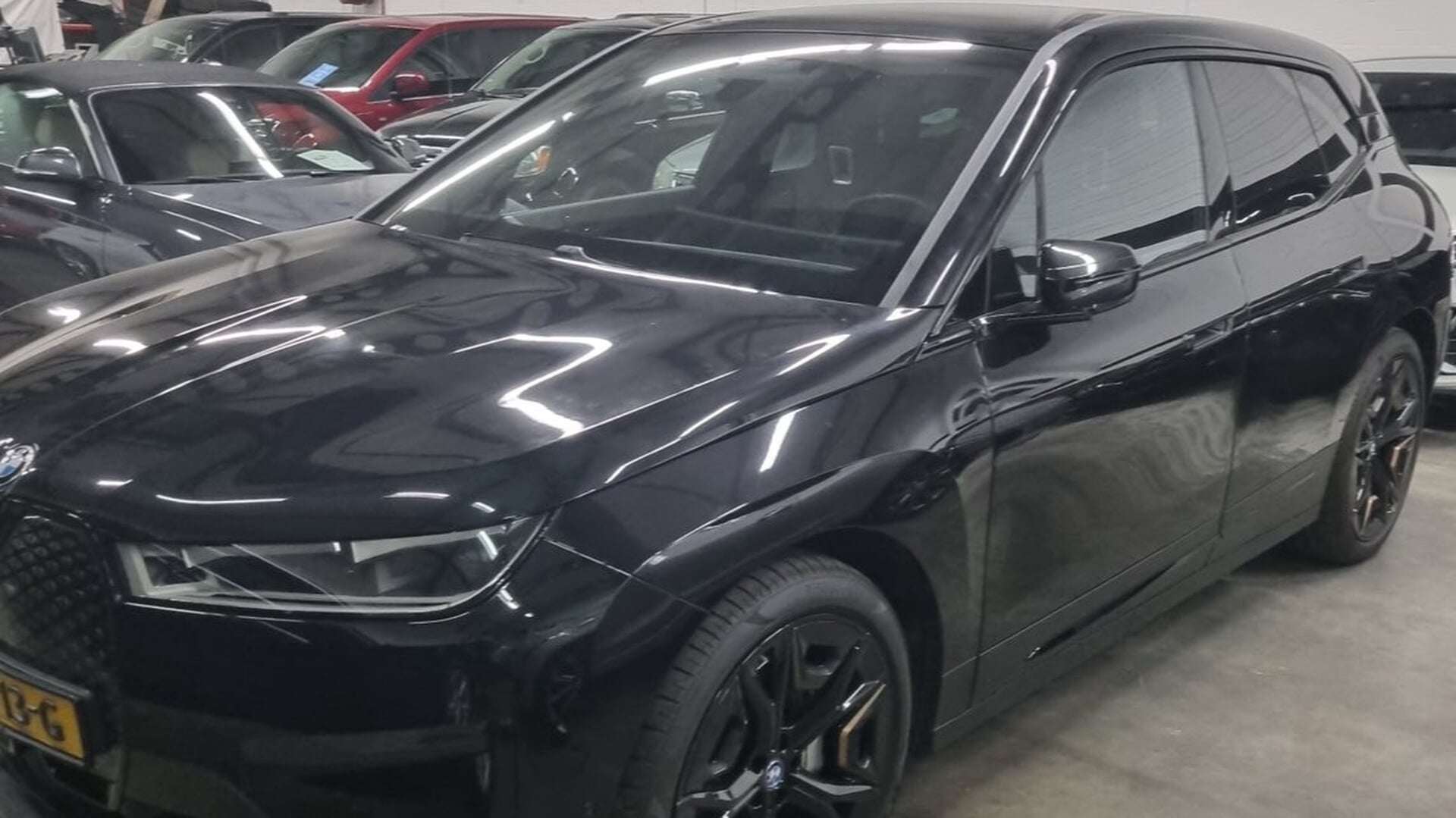 Vier gestolen auto's gevonden in loods