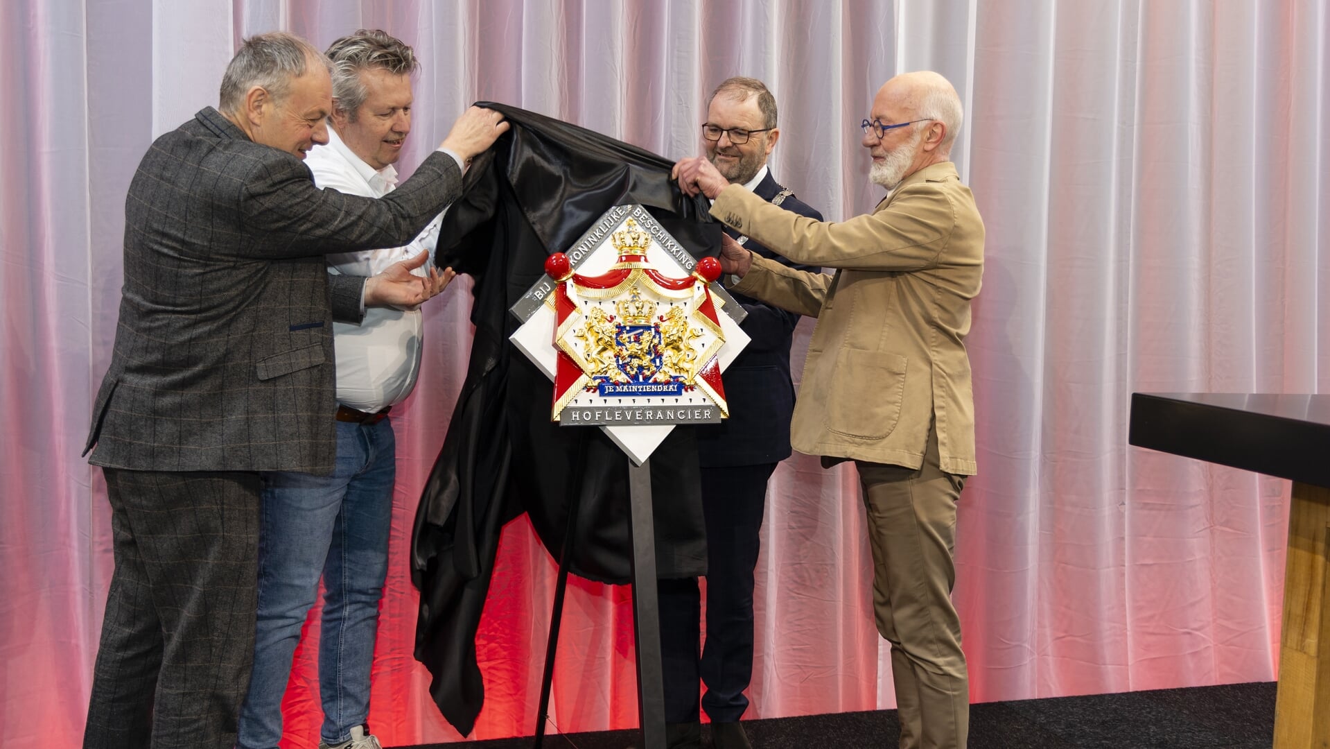 Koninklijke onderscheiding voor 100-jarig Hermeta uit Asperen