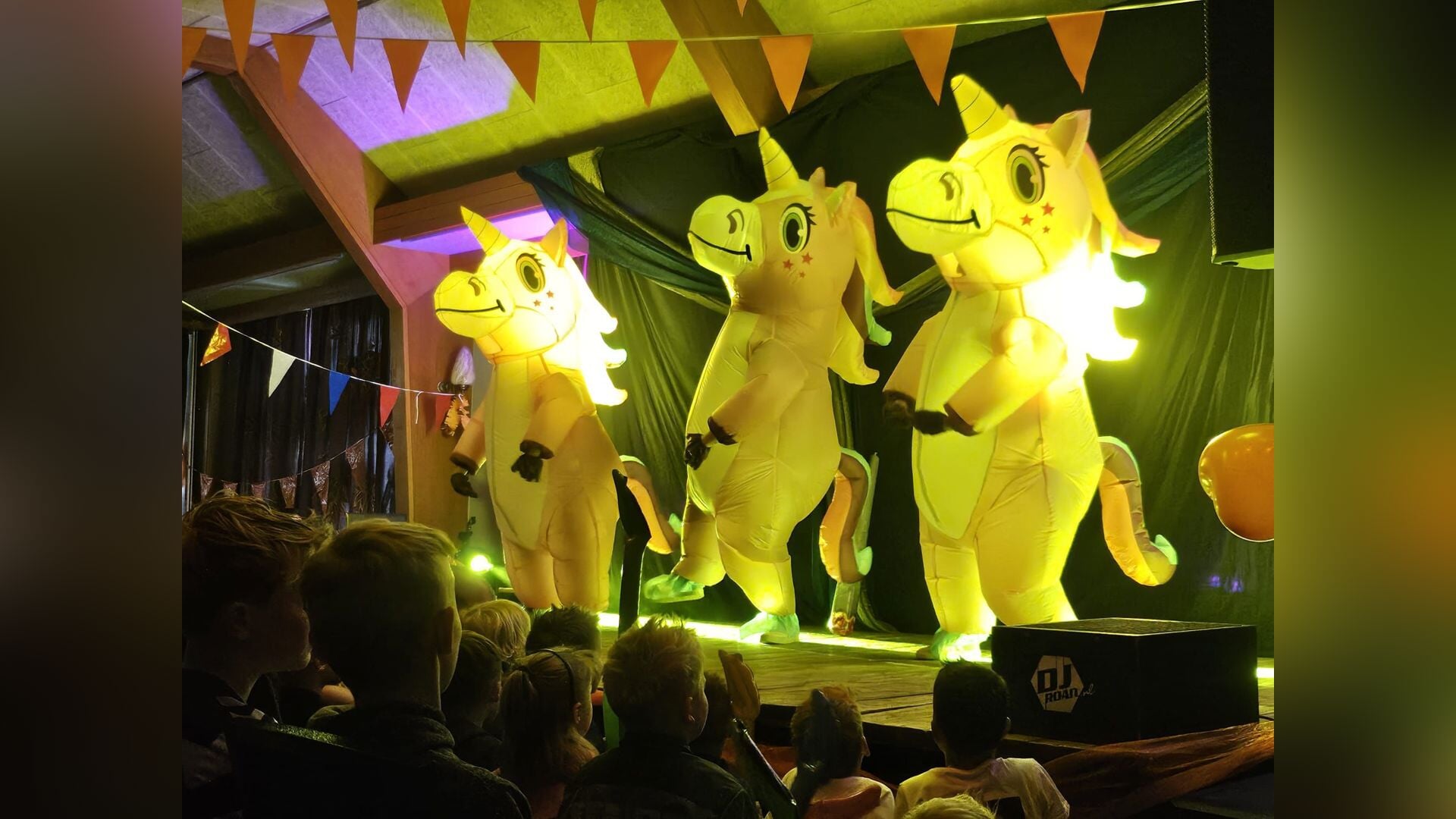 Niels, Mees, Lotte en Lynn maken indruk in bij Grote Playbackshow