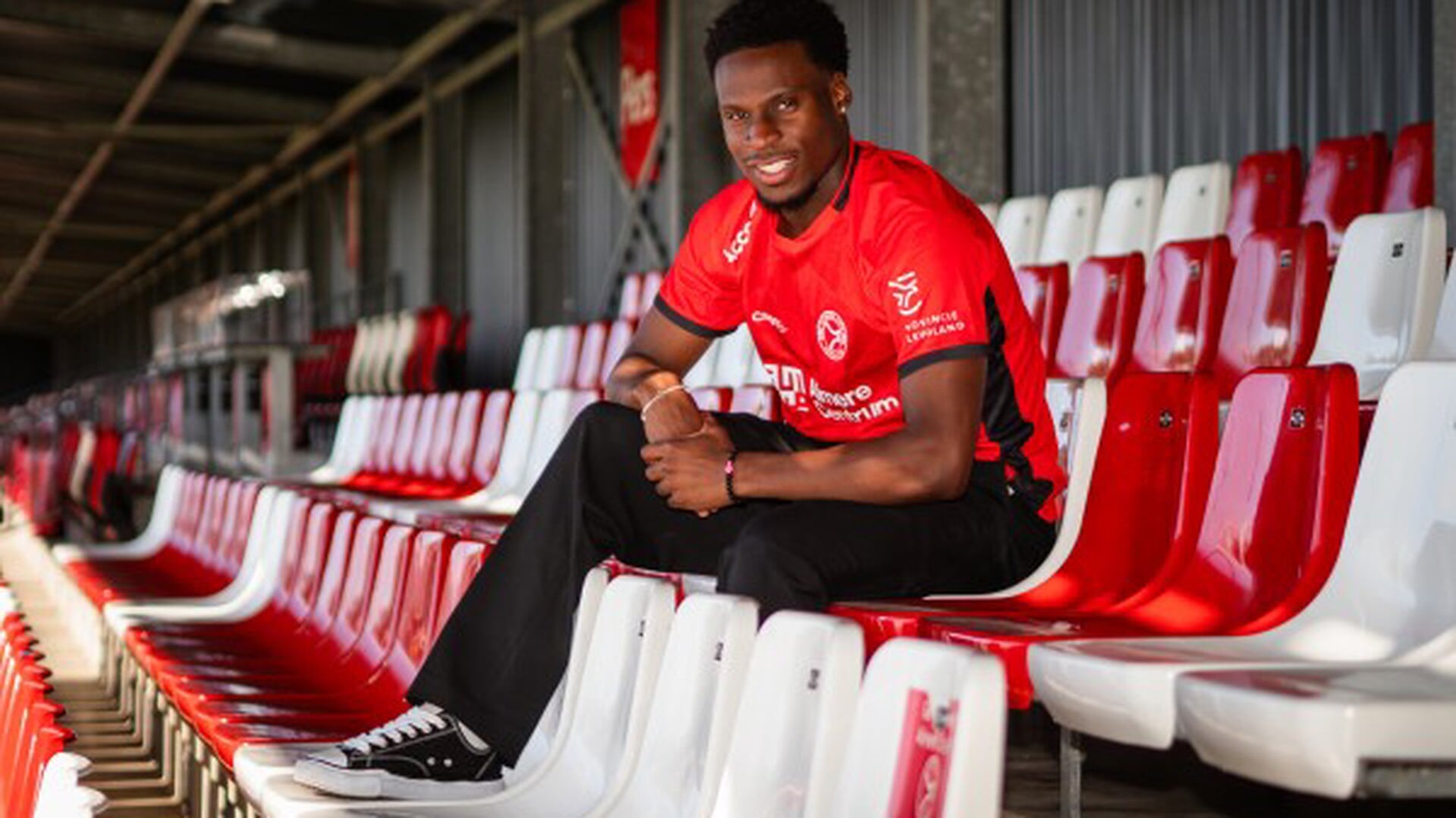Emmanuel van de Blaak nieuwe verdediger Almere City