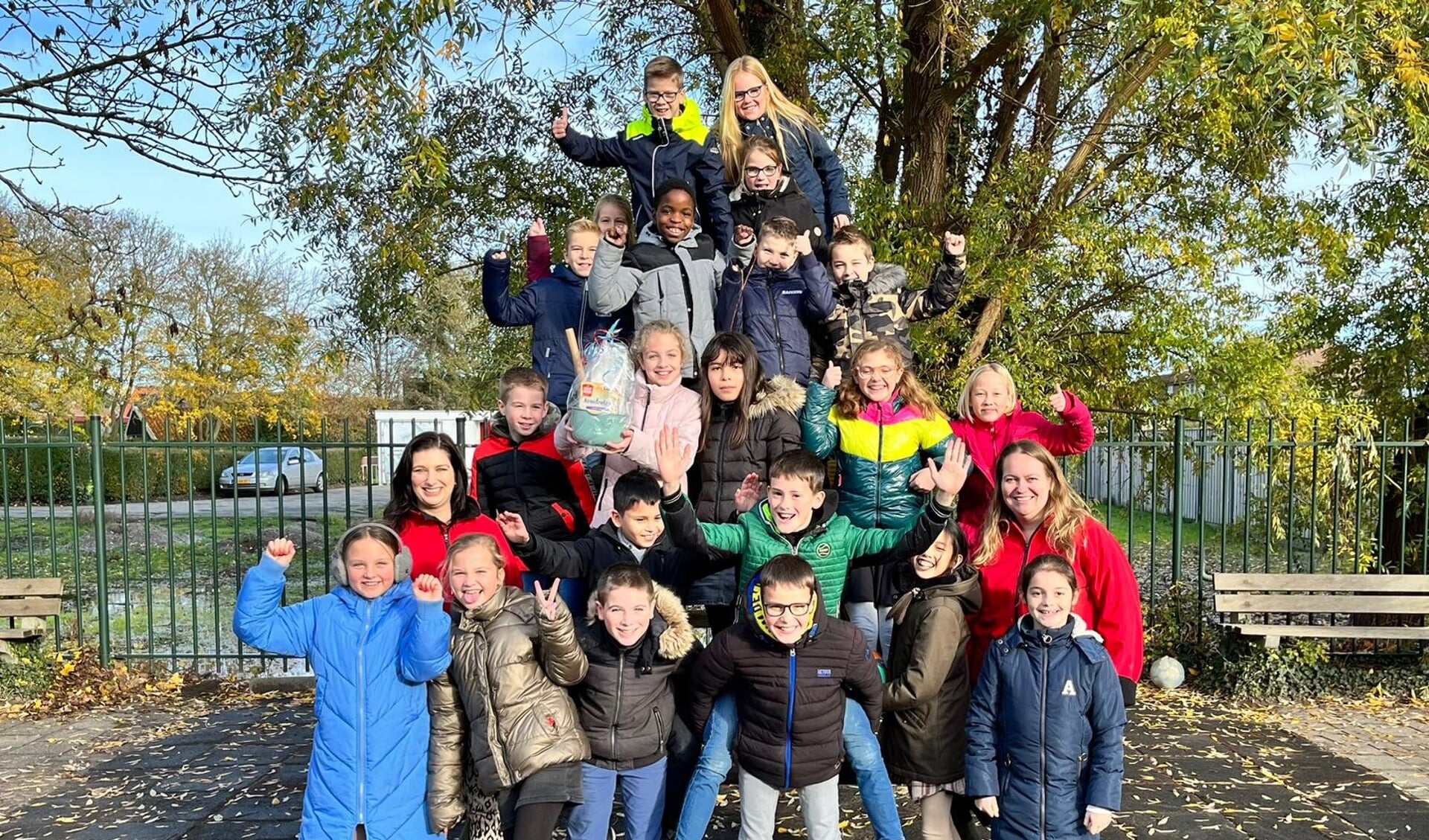 Kruidnootjes bakken op school in Nieuwe-Tonge