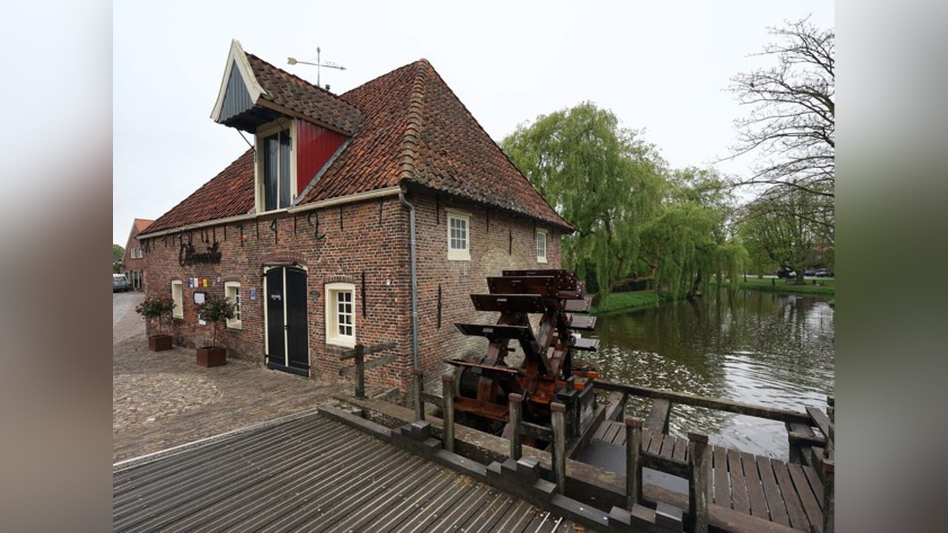 Officiële Inwerkingstelling Waterrad bij Restaurant De Ölliemölle te Borculo op 16 mei