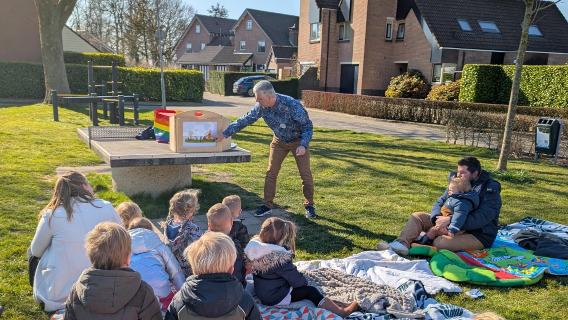 Leuke voorleesochtend in de speeltuin van Asperen