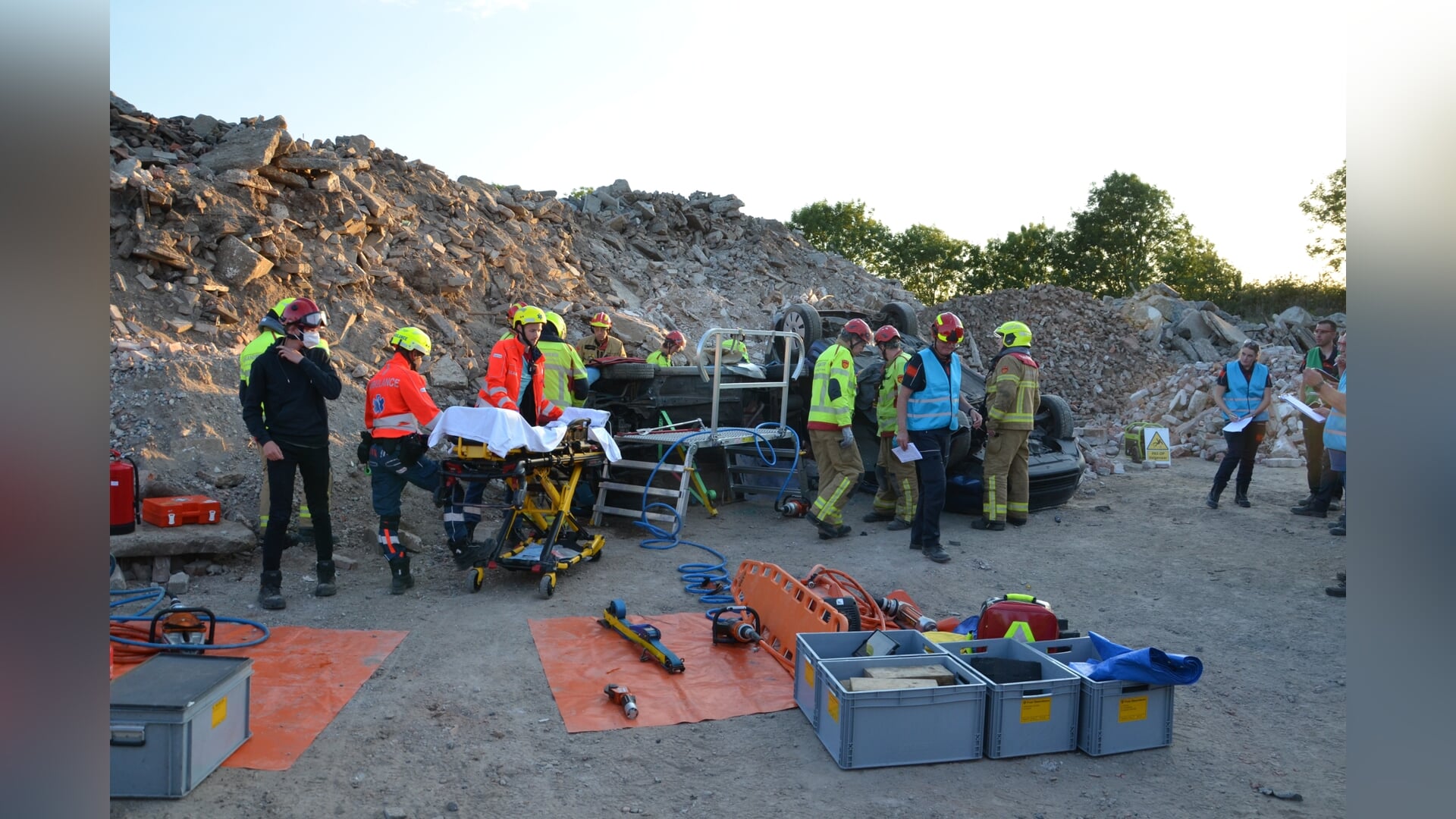 Brandweer en ambulance houden realistische oefenavond