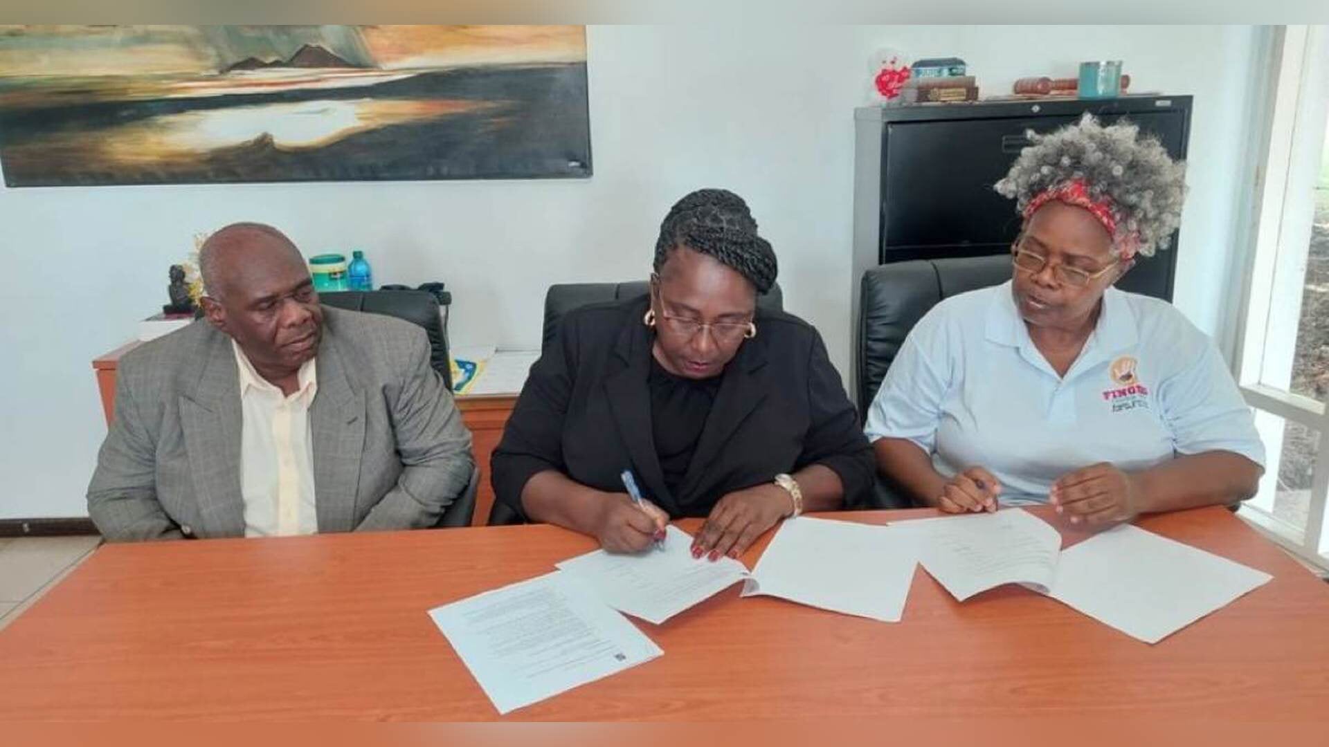 Statia Government signs contracts with caterers for school breakfast ...