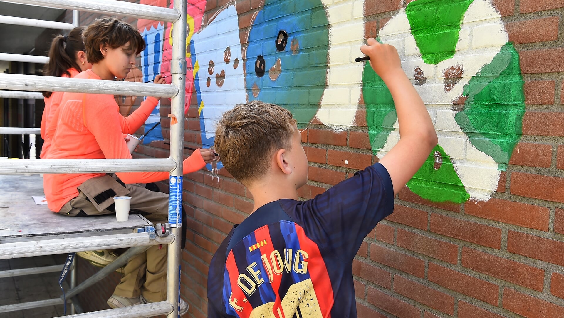 Paint Squad versiert een saai steegje in Varsseveld