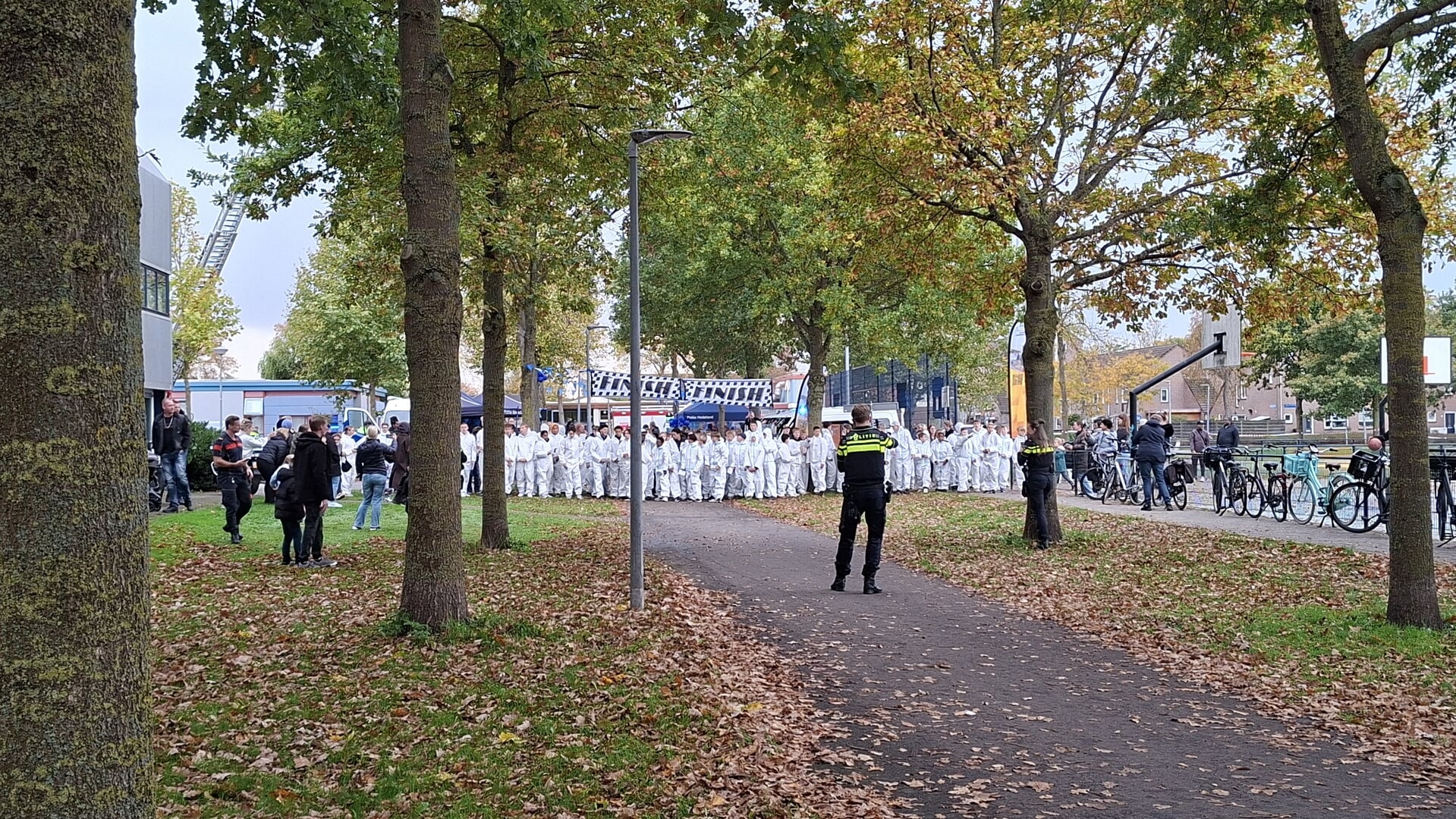 Honderden kinderen opgejaagd door politie bij Hunt