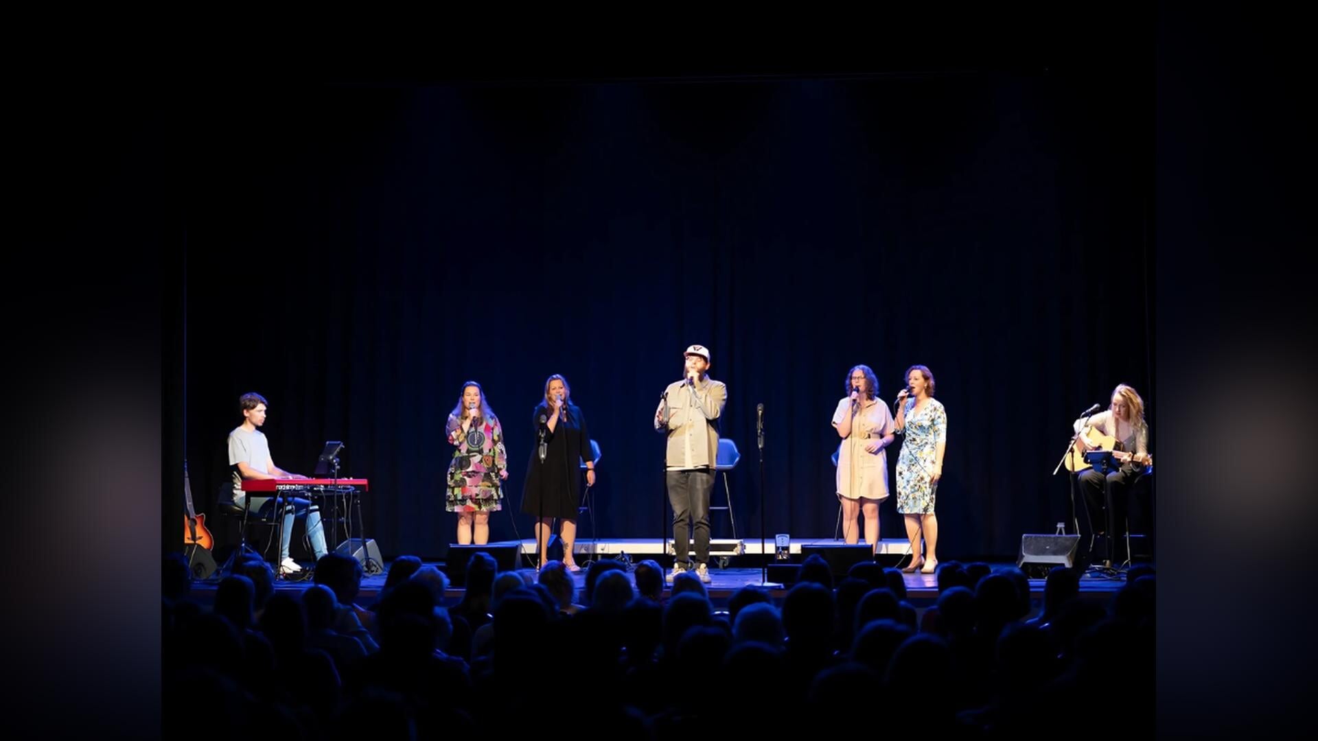 ‘Sing Your Heart Out’ in De Mattelier: een bruisend theaterconcert vol zangplezier