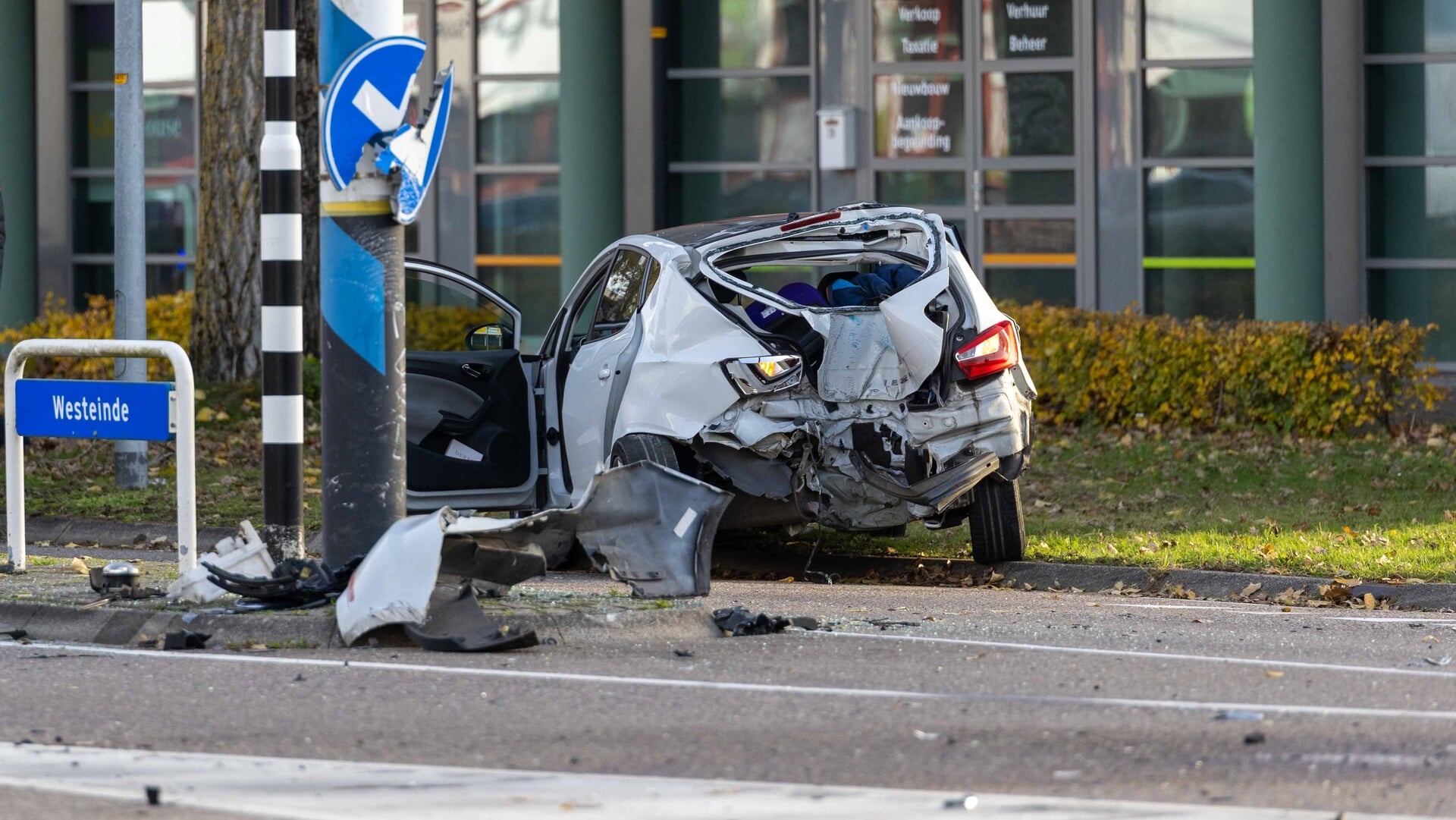 Flinke schade en gewonde bij ongeval in Almere Buiten