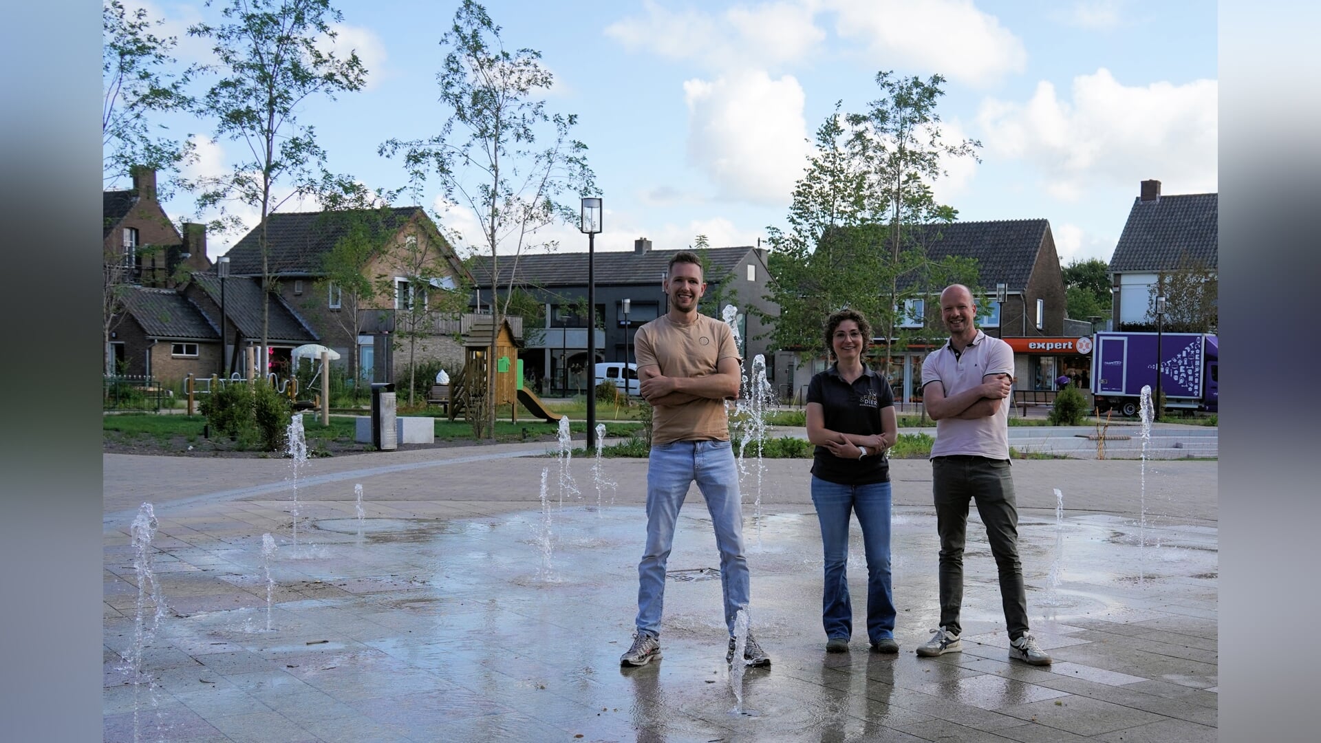 Feest in verband met vernieuwde Prins Claus plein in Dinxperlo