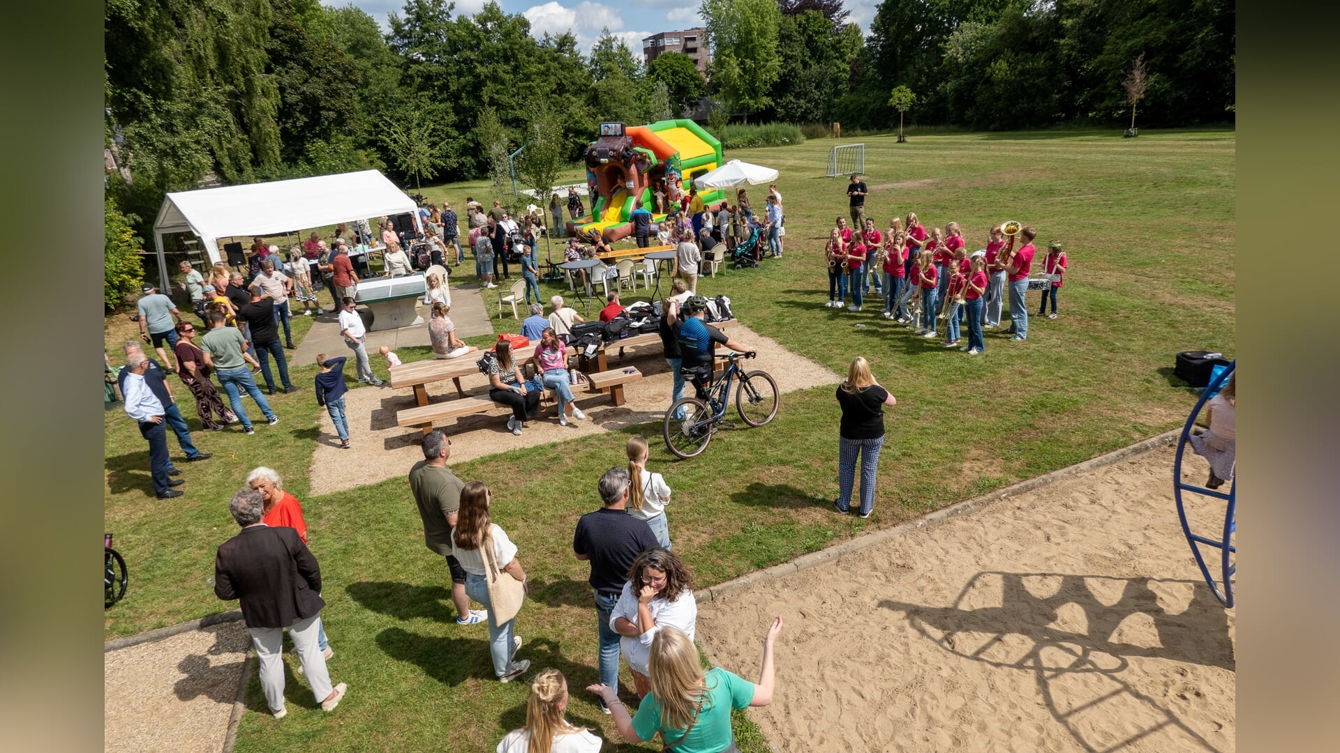 Feestelijke opening vernieuwd speelveld aan ’t Spiker in Warnsveld