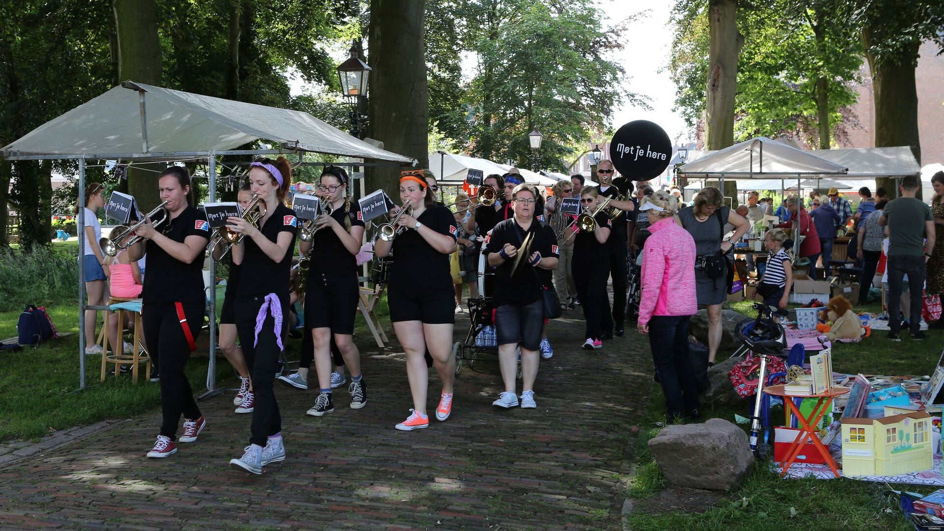 Jaarlijkse rommelmarkt van Ad Astra in Asperen