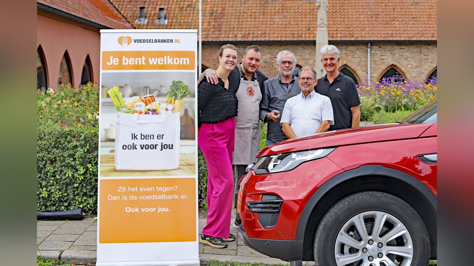 Een Landrover als cadeau voor de Voedselbank