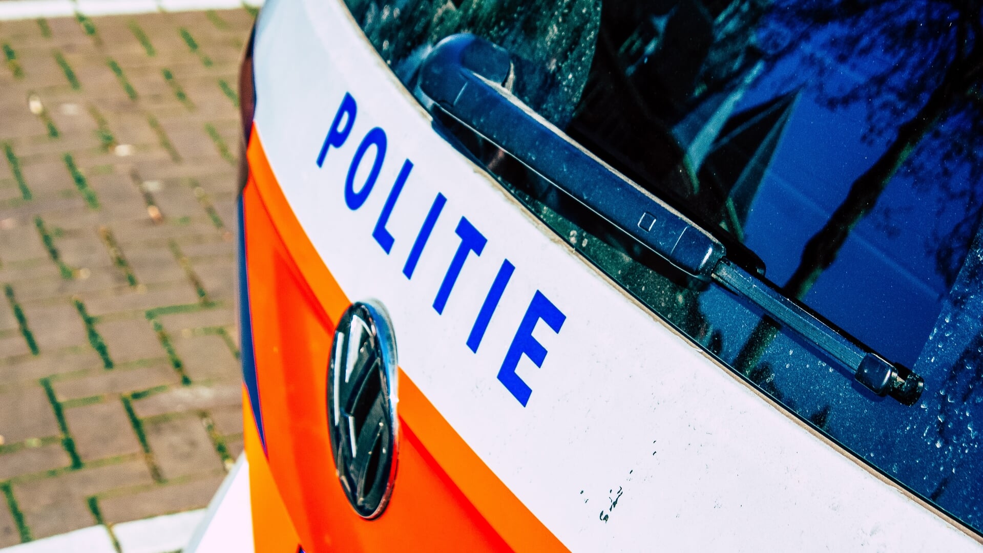 Man mishandeld op Maximastraat in Vianen door groepje jongeren, politie zoekt nog twee verdachten