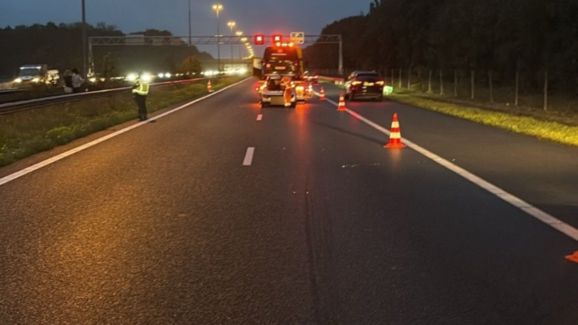 Verkeer over de vluchtstrook na ongeval bij Bavel | BredaVandaag - Hét ...