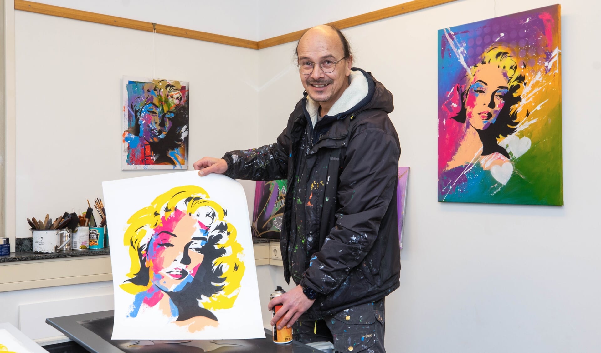 Hilversumse kunstenaar Eric van der Vegt in zijn nopjes met nieuw ...