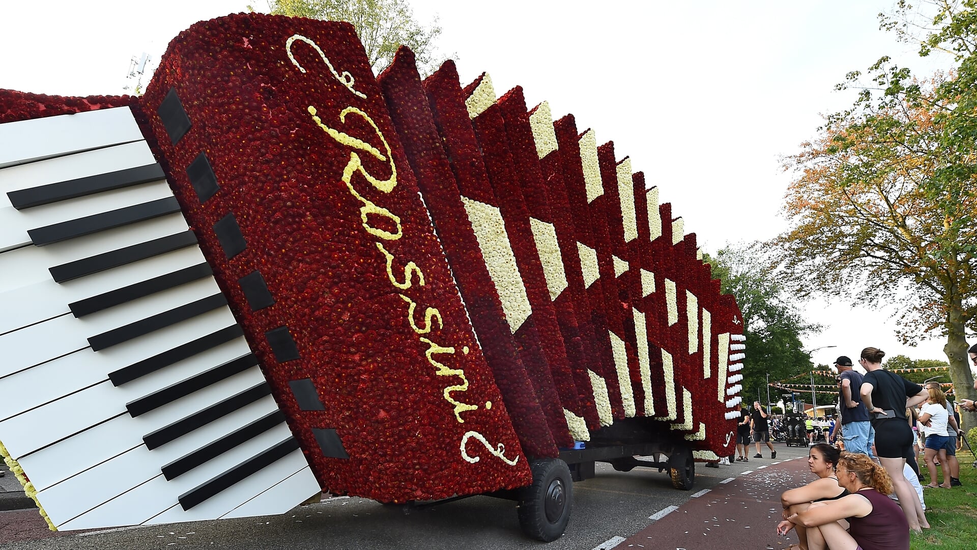 Corsowagens trotseren zinderende hitte in Varsseveld