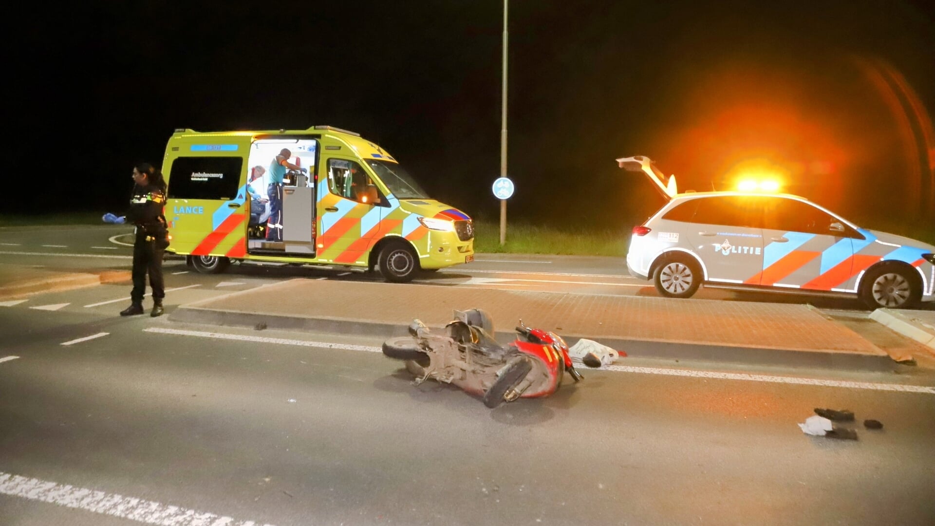 Botsing tussen scooter en auto in Zoelen