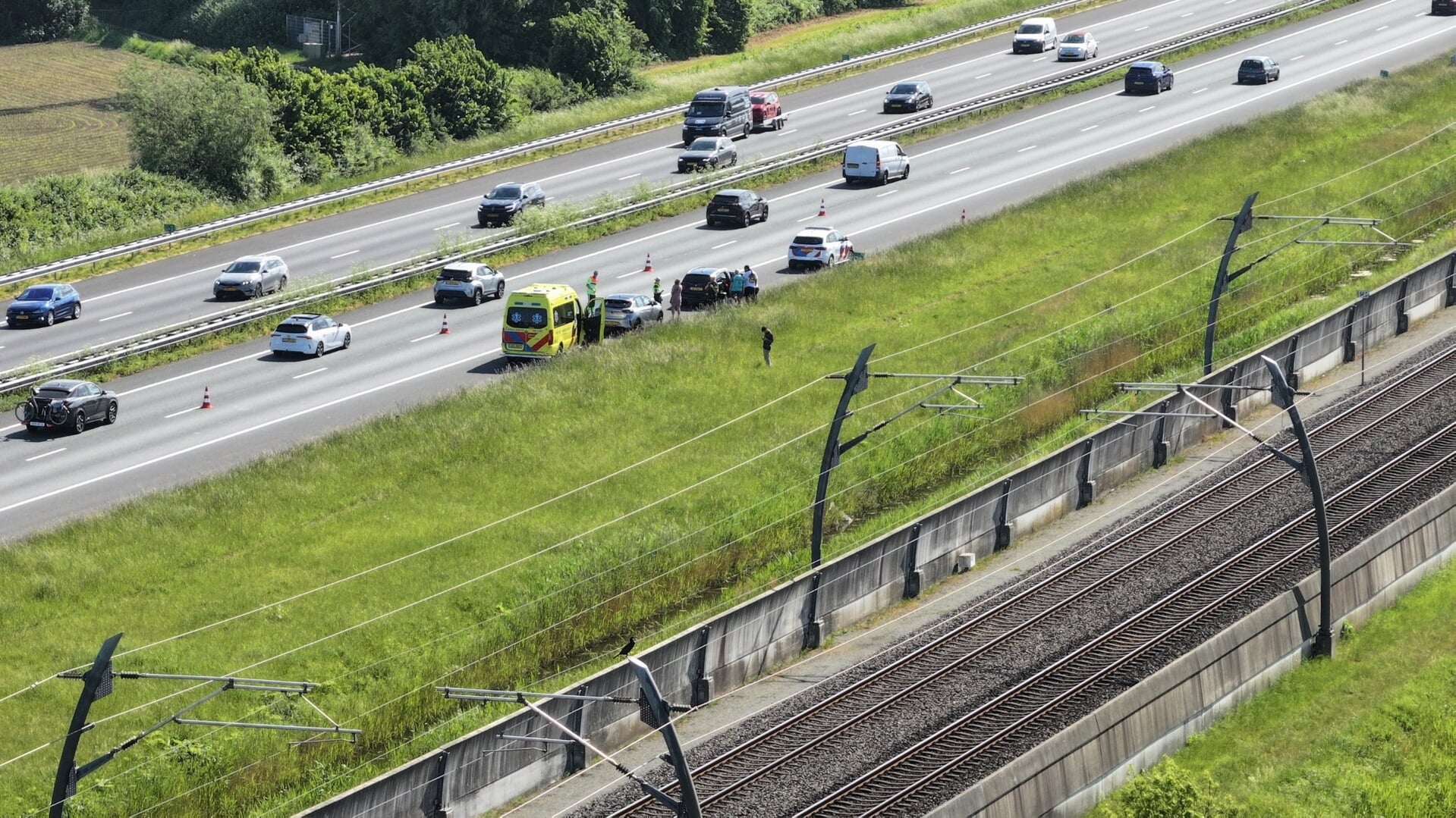 Ongeluk met twee auto’s op de A15 bij Kapel-Avezaath | Al het nieuws uit Tiel en Buren