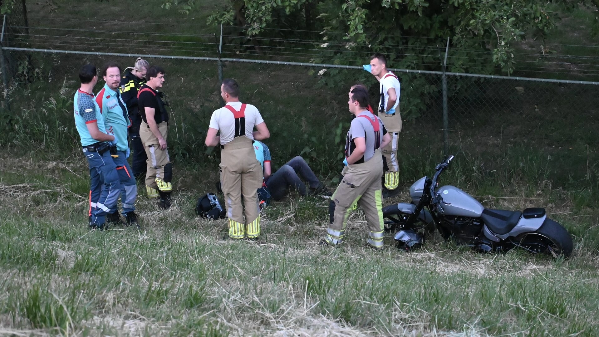 Motorrijder van de weg geraakt op de Kolfbaanweg in Vianen