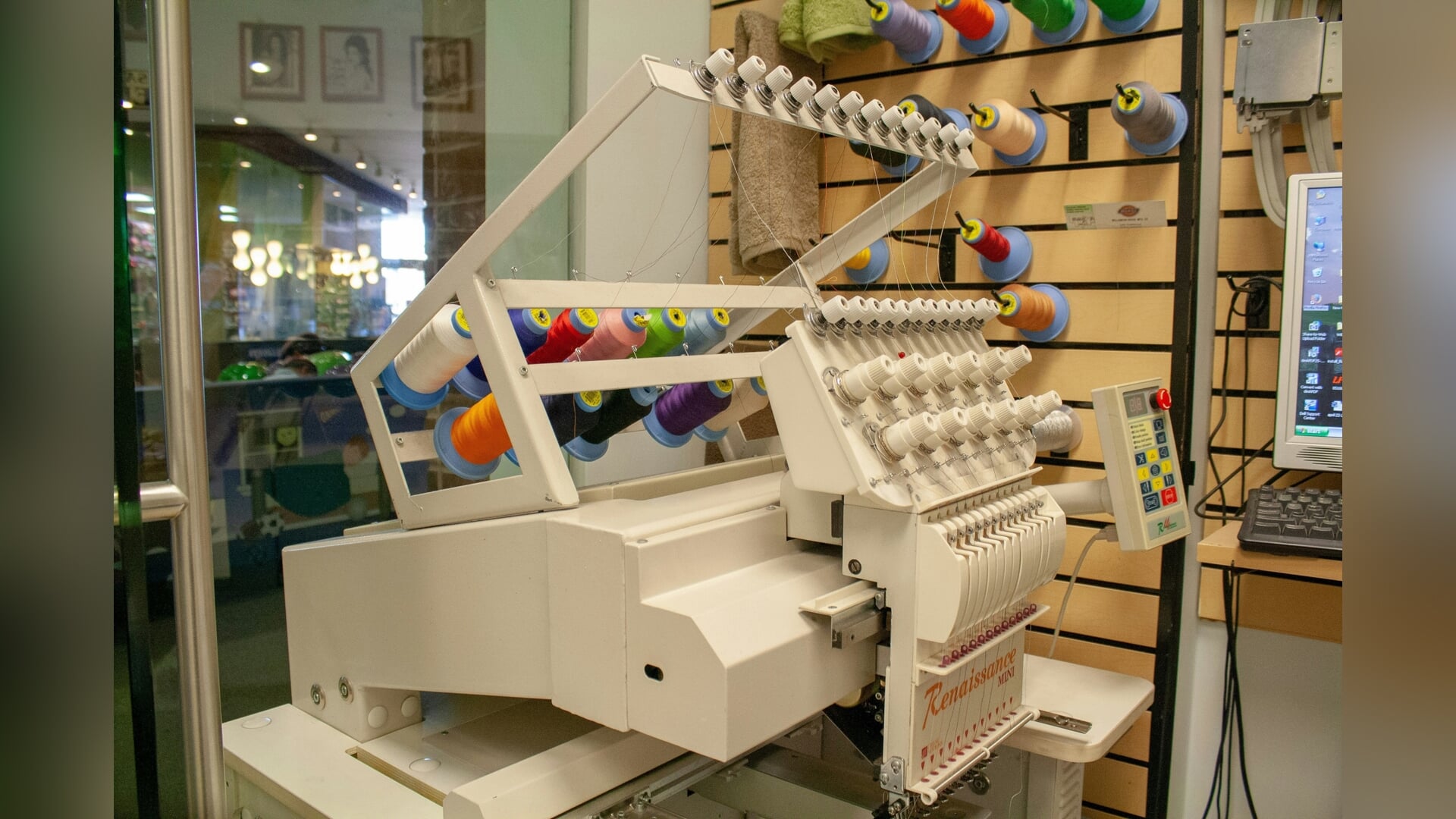 Bieblab volwassenen: Workshop borduurmachine in de Winterswijkse bieb
