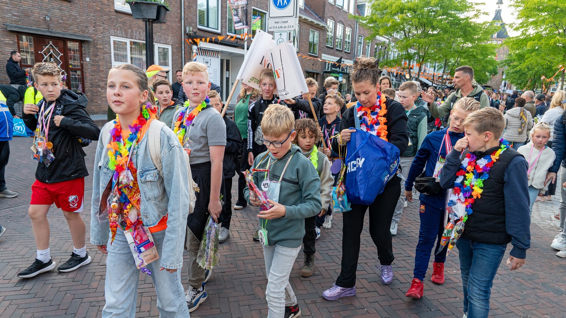 Avondvierdaagse Vianen feestelijk afgesloten met recordaantal van 1714 wandelaars