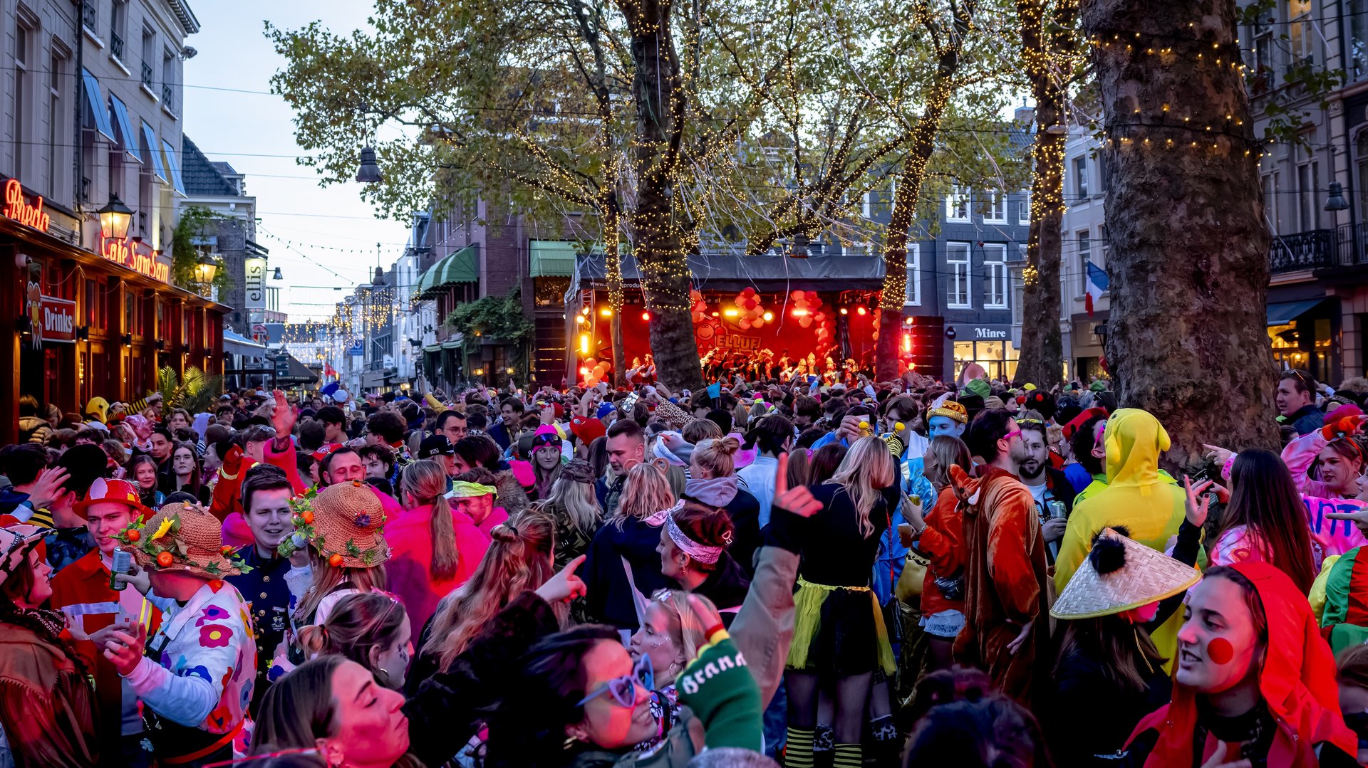 ‘t Kielegat viert de elfde van de elfde dit jaar met twee podia op de Grote Markt