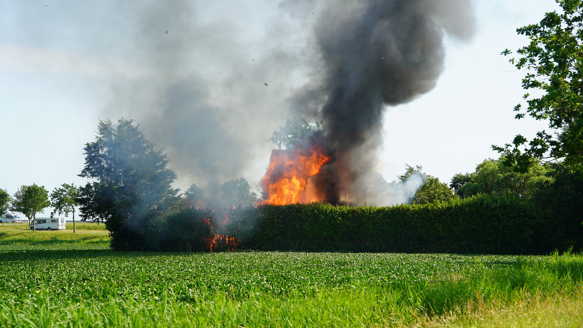 Gemeente sluit perceel in Sint Philipsland waar drugslab werd ontdekt na grote brand