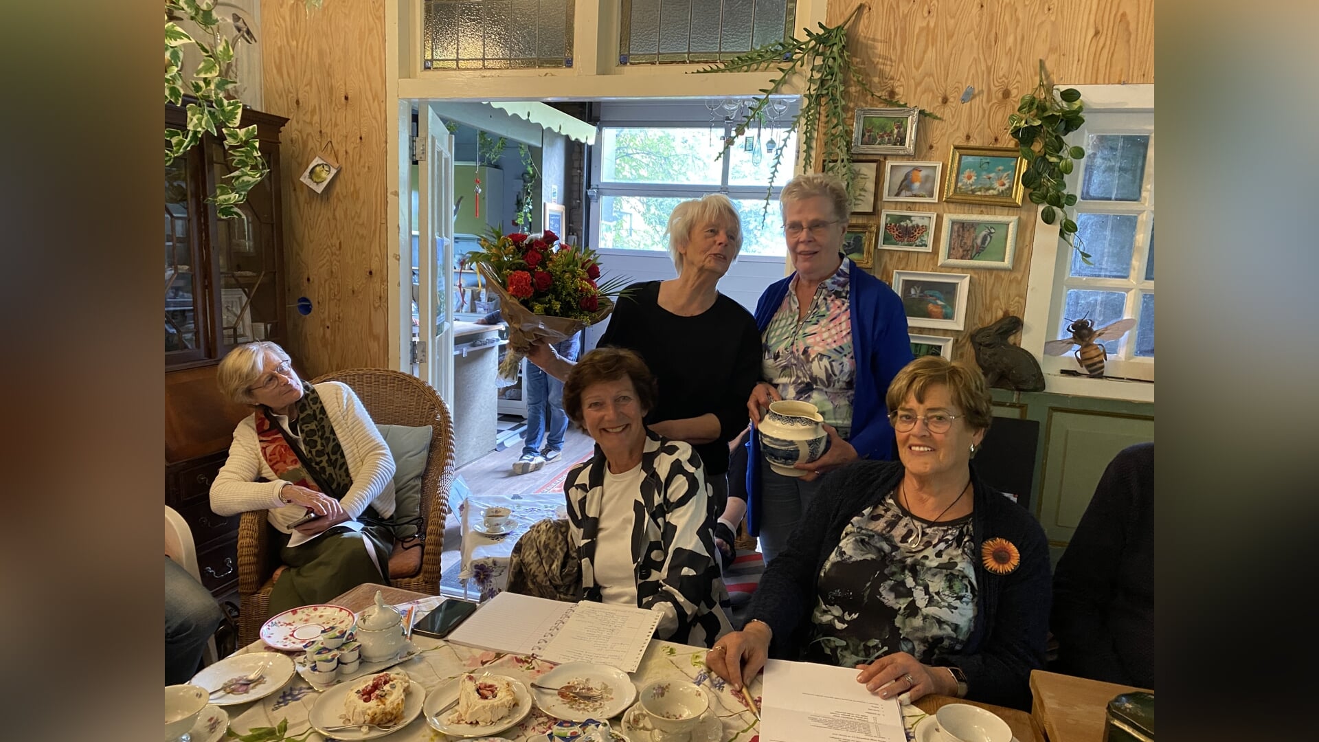 Zonnebloem-vrijwilligster Marjanne van Oostrom bedankt voor 13 jaar trouwe inzet