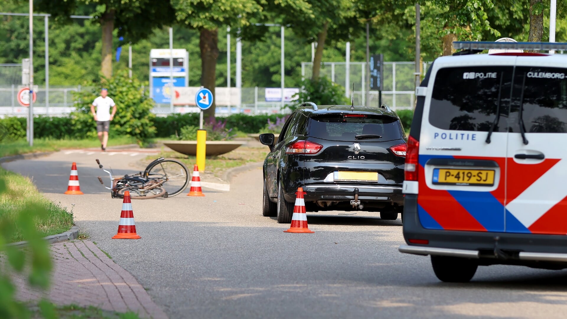 Fietser gewond na aanrijding in Asperen