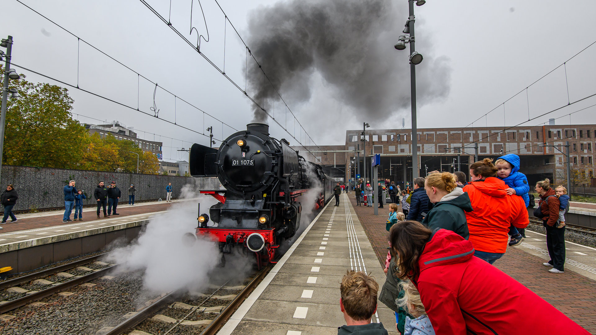 Zien: Historische stoomtrein te bewonderen op station Breda