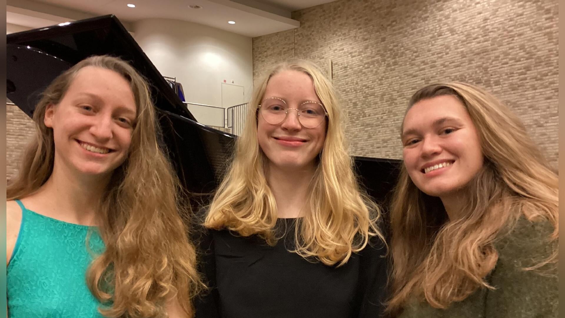 Jong zangtalent in kerk Almen