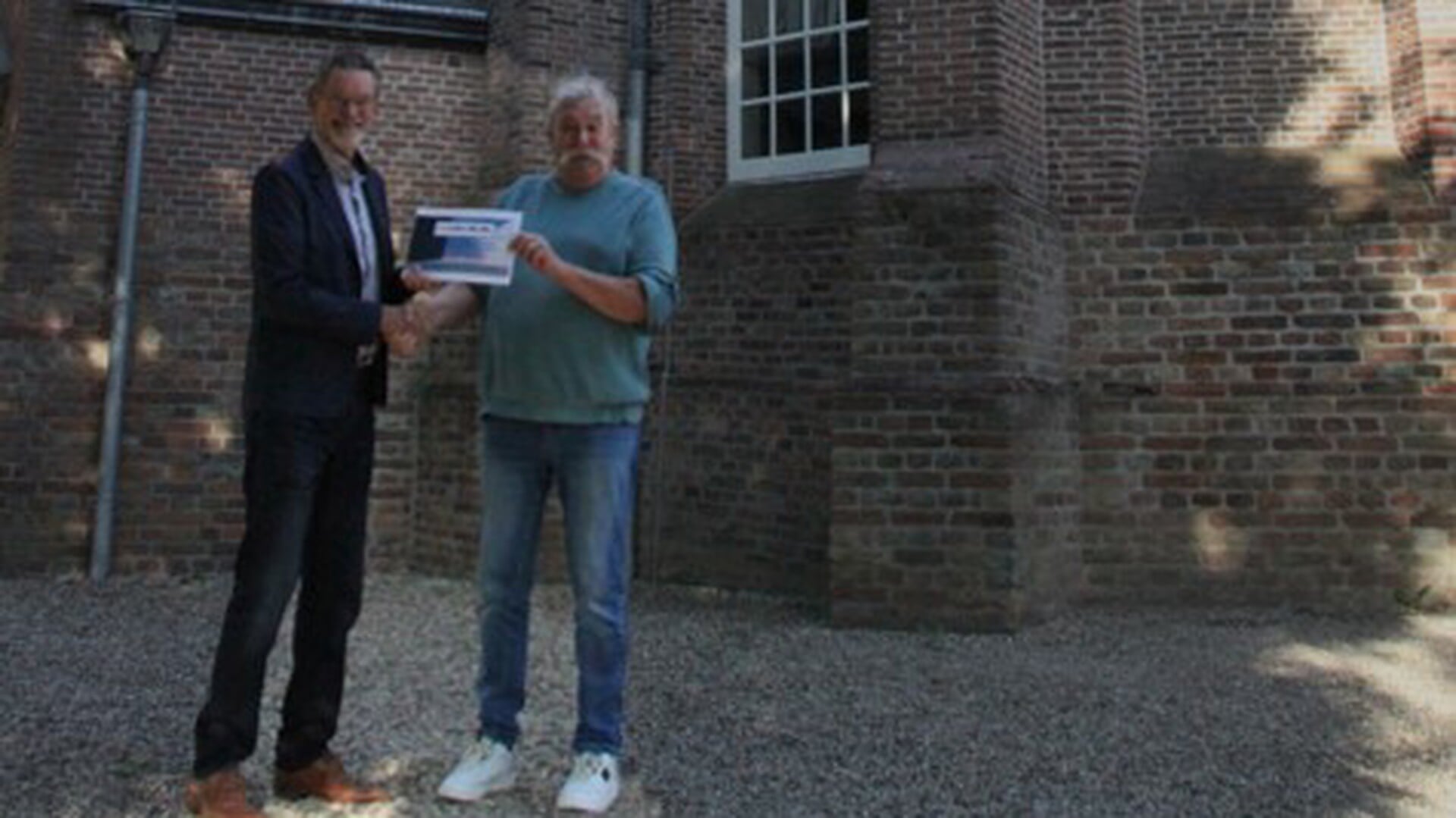 1000 euro voor de klokkentoren van Heukelum