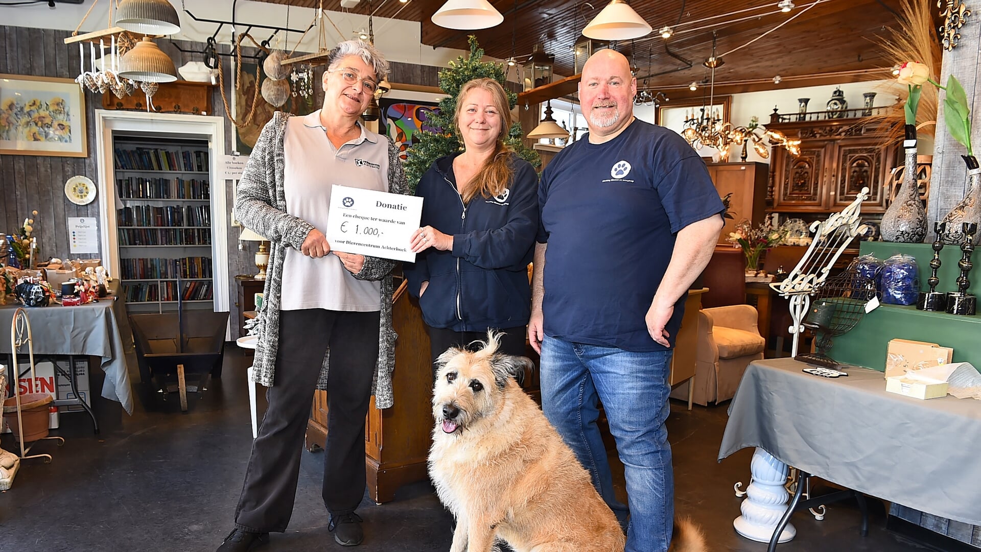 Dierenasiel Doetinchem krijgt gulle schenking van Klussen en Kringloop
