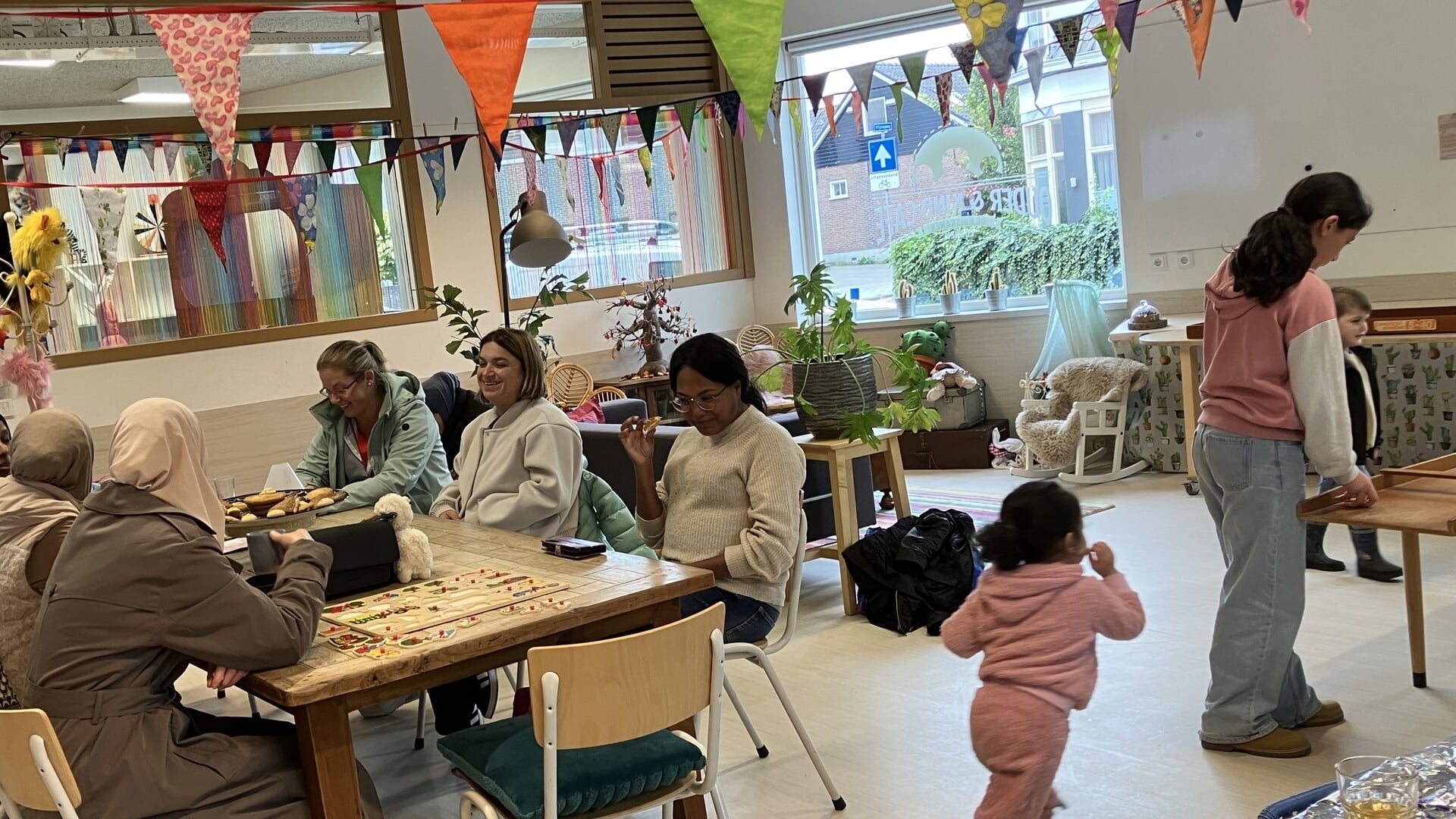 De Huiskamer Lochem groeit uit tot vaste ontmoetingsplek